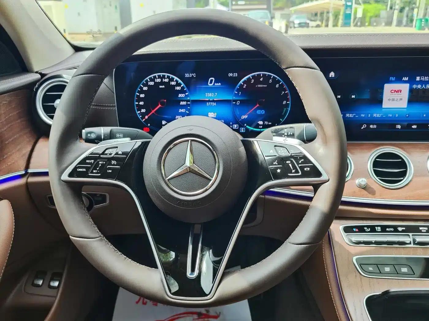 Mercedes-Benz E-Class PHEV 2022 E 350 e L Plug-in Hybrid Sports Sedan — миниатюра 7