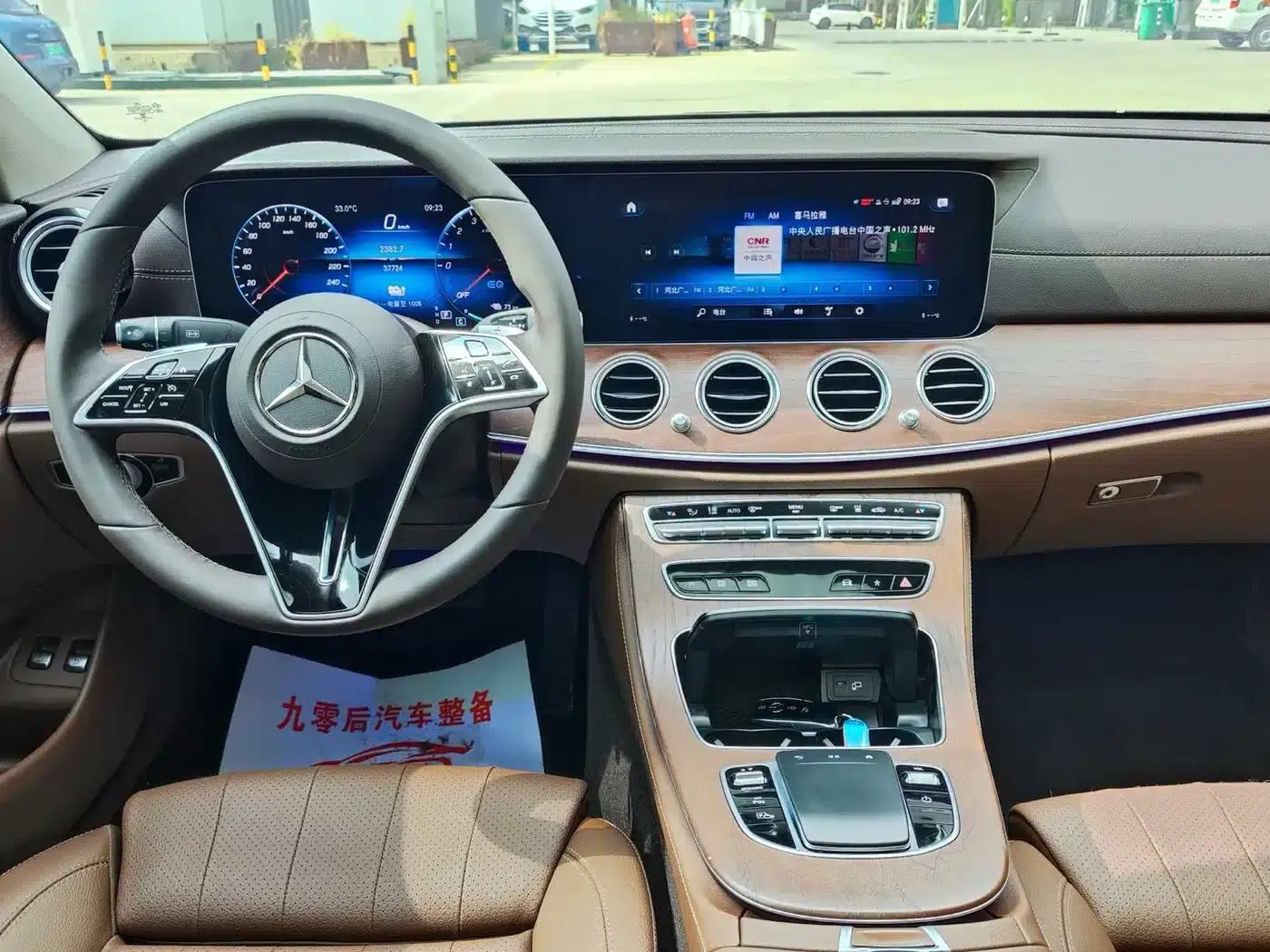 Mercedes-Benz E-Class PHEV 2022 E 350 e L Plug-in Hybrid Sports Sedan — миниатюра 8