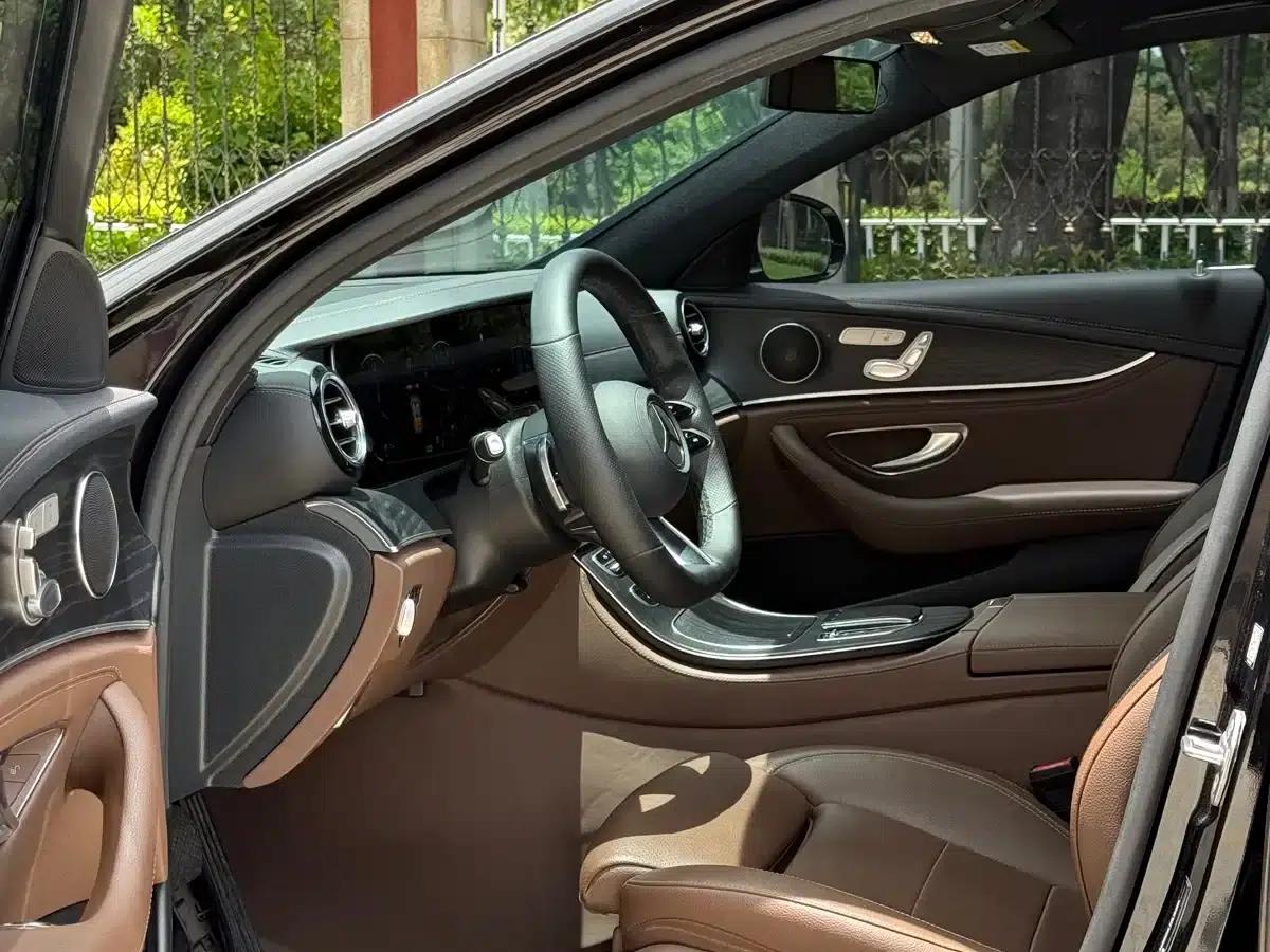 Mercedes-Benz E-Class PHEV 2022 E 350 e L Plug-in Hybrid Sports Sedan — миниатюра 11