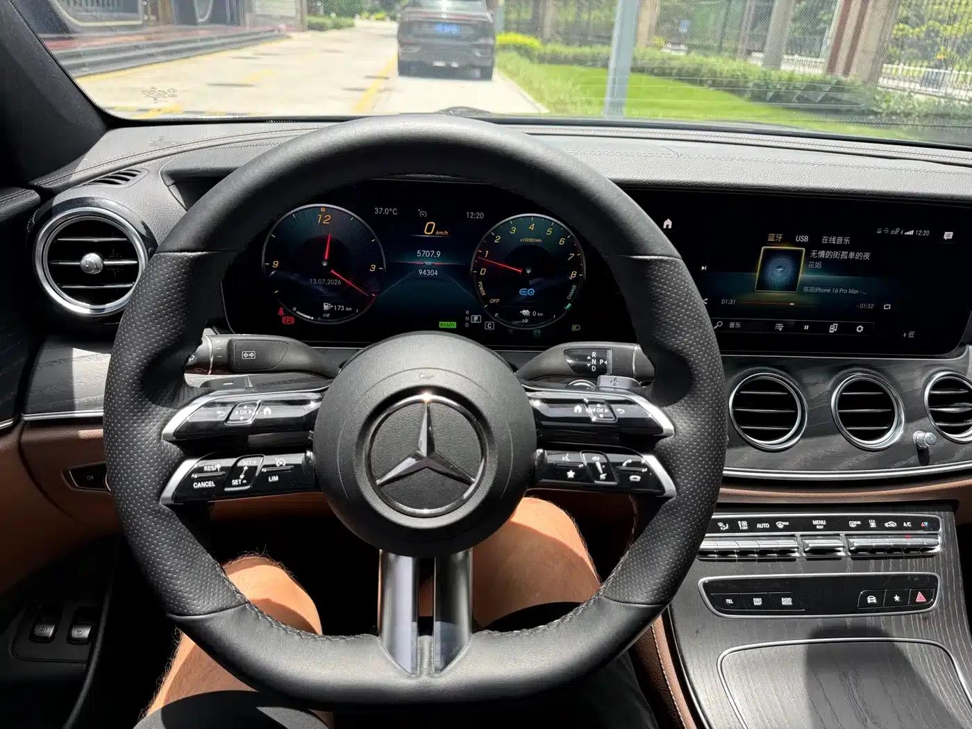 Mercedes-Benz E-Class PHEV 2022 E 350 e L Plug-in Hybrid Sports Sedan — миниатюра 15