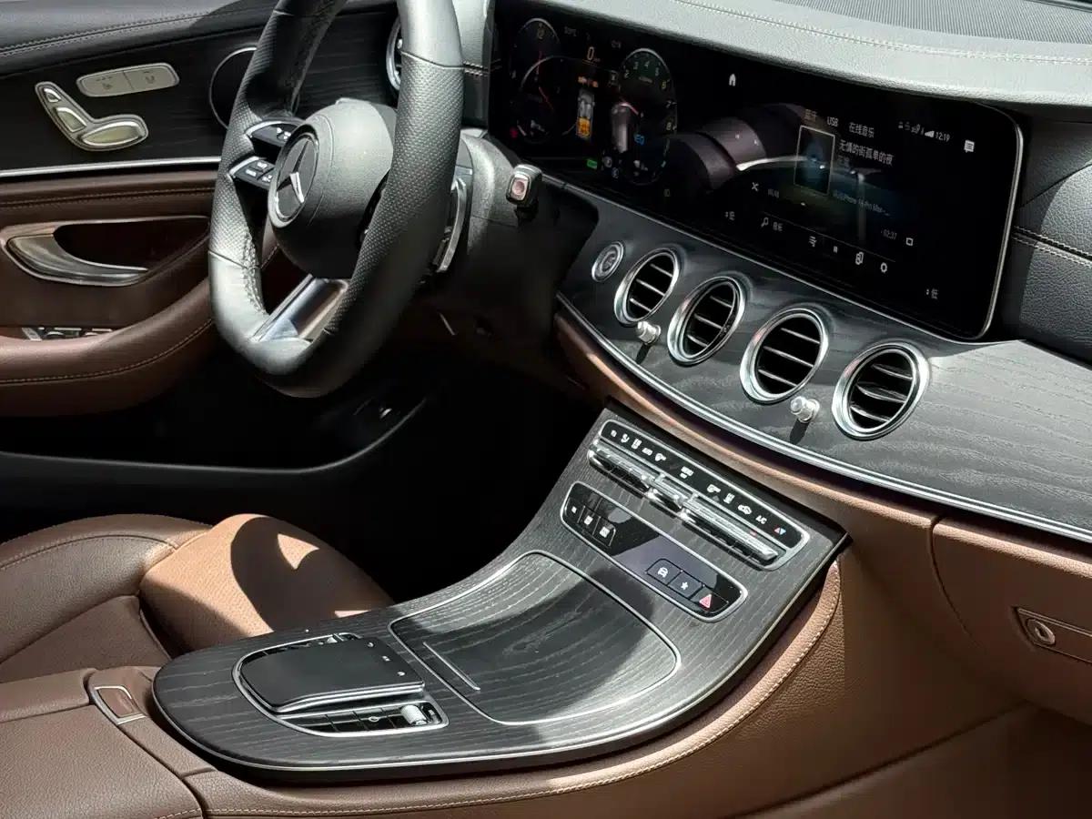 Mercedes-Benz E-Class PHEV 2022 E 350 e L Plug-in Hybrid Sports Sedan — миниатюра 17