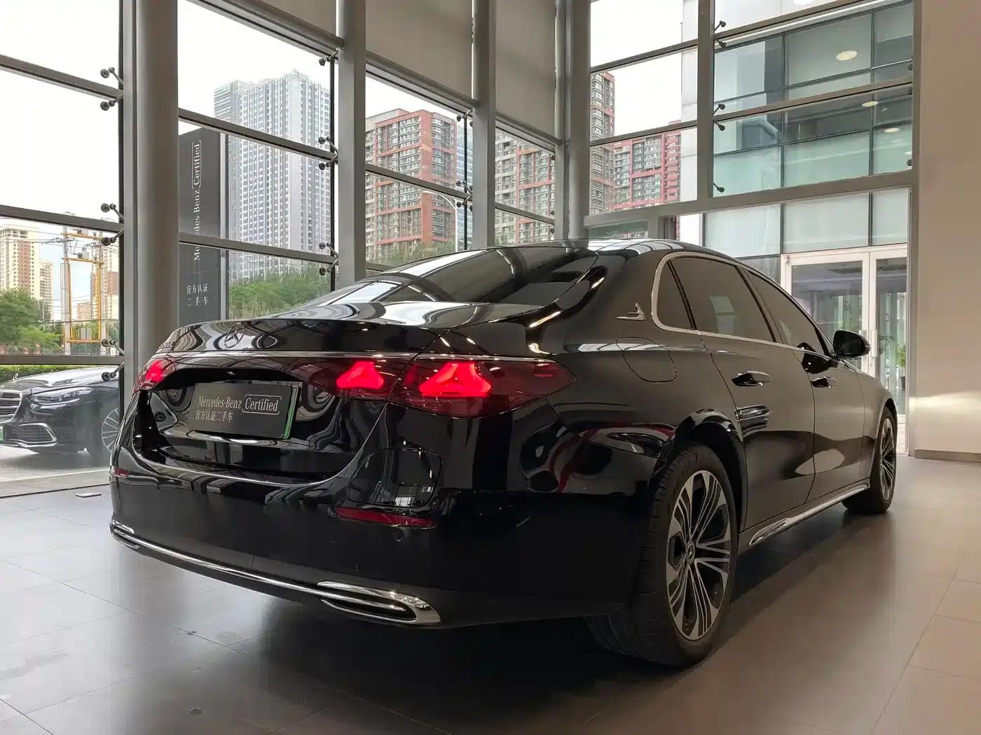 Mercedes-Benz E-Class PHEV 2024 E 350 e L Plug-in Hybrid Sports Sedan — миниатюра 16