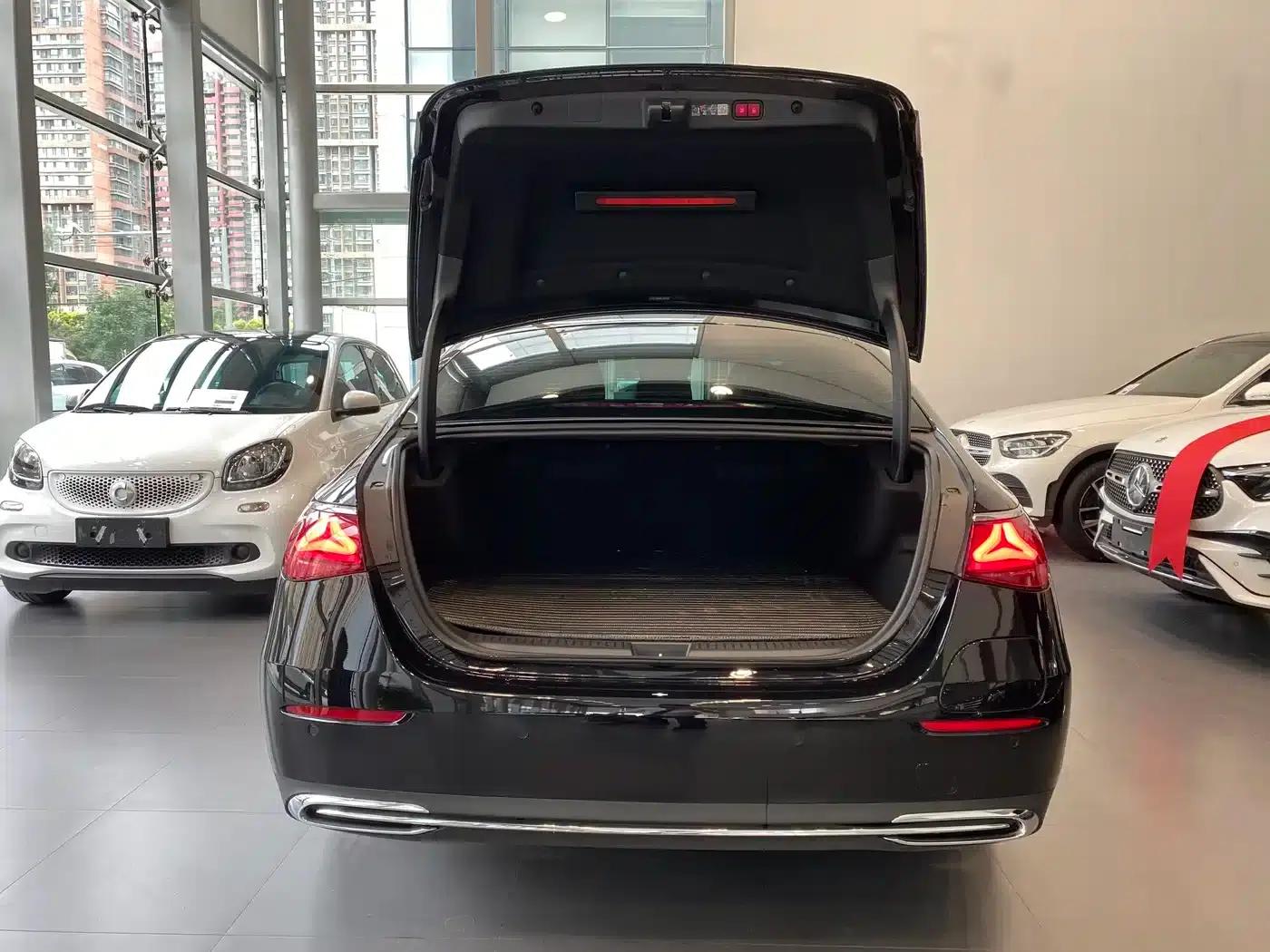 Mercedes-Benz E-Class PHEV 2024 E 350 e L Plug-in Hybrid Sports Sedan — миниатюра 17