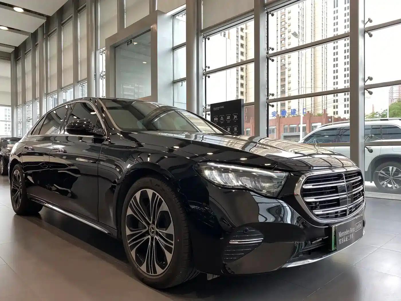 Mercedes-Benz E-Class PHEV 2024 E 350 e L Plug-in Hybrid Sports Sedan — миниатюра 3