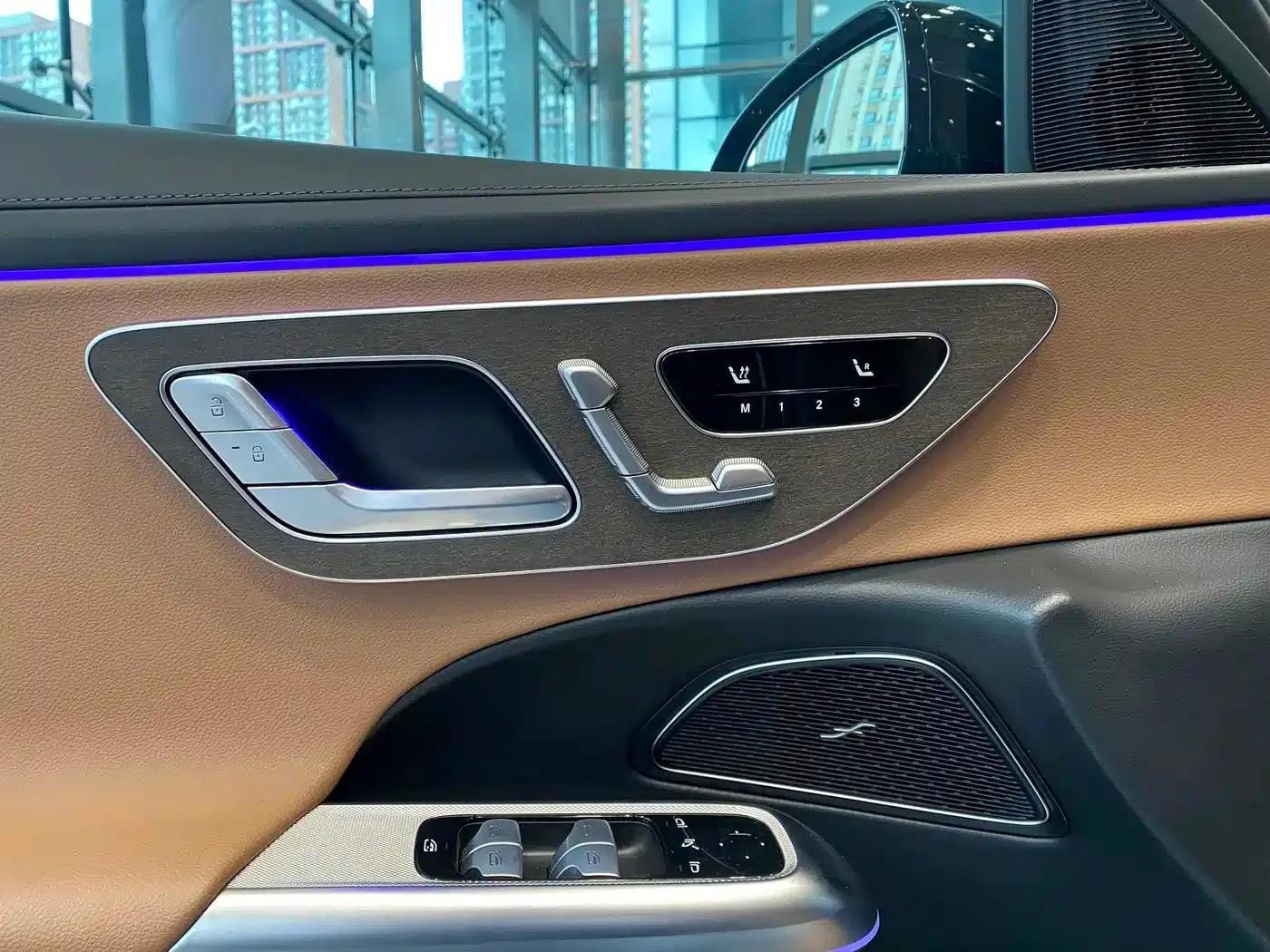 Mercedes-Benz E-Class PHEV 2024 E 350 e L Plug-in Hybrid Sports Sedan — миниатюра 4