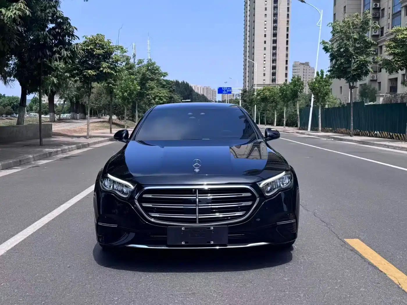 Mercedes-Benz E-Class PHEV 2024 E 350 e L Plug-in Hybrid Sedan — миниатюра 2