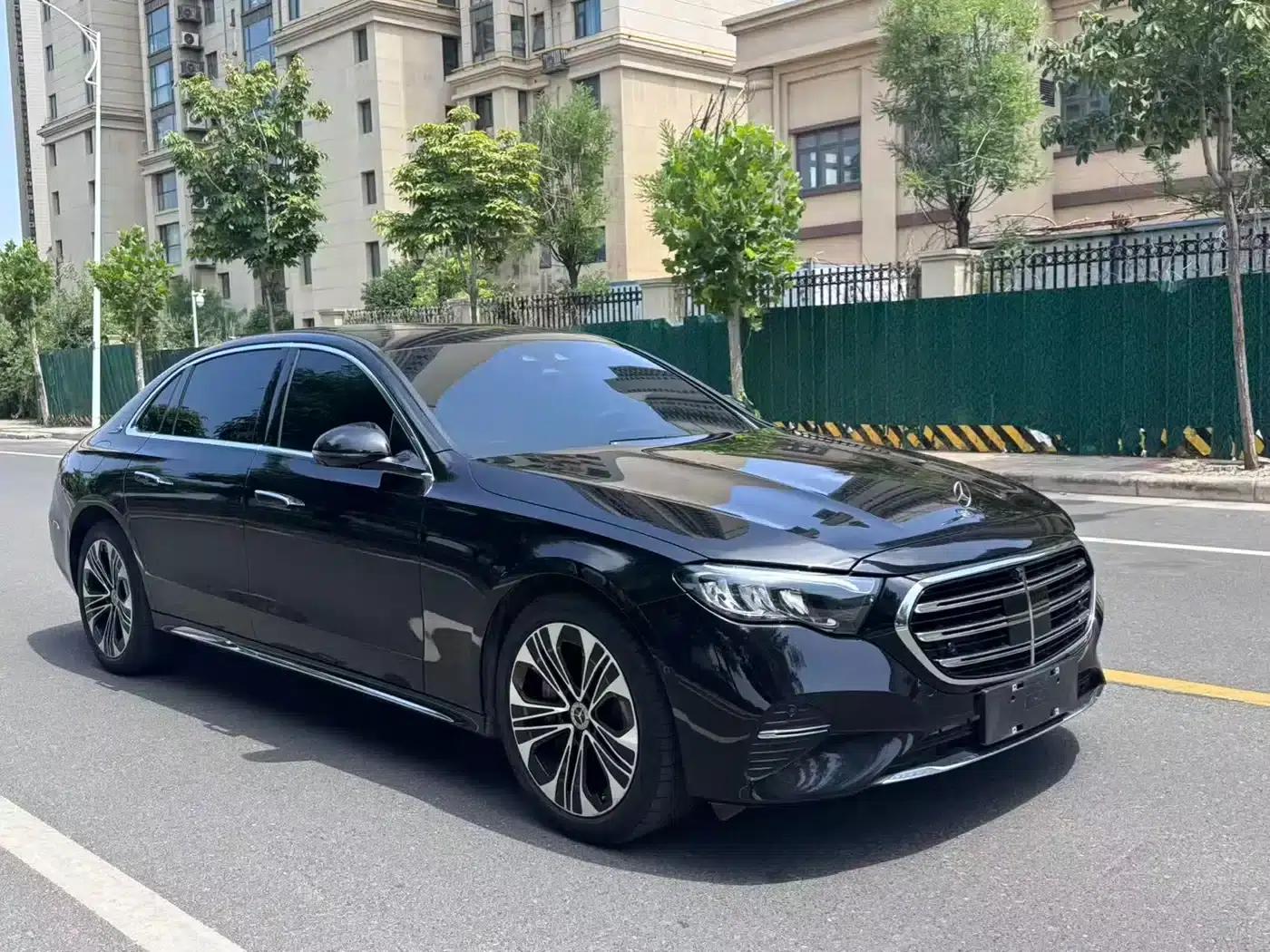 Mercedes-Benz E-Class PHEV 2024 E 350 e L Plug-in Hybrid Sedan — миниатюра 3