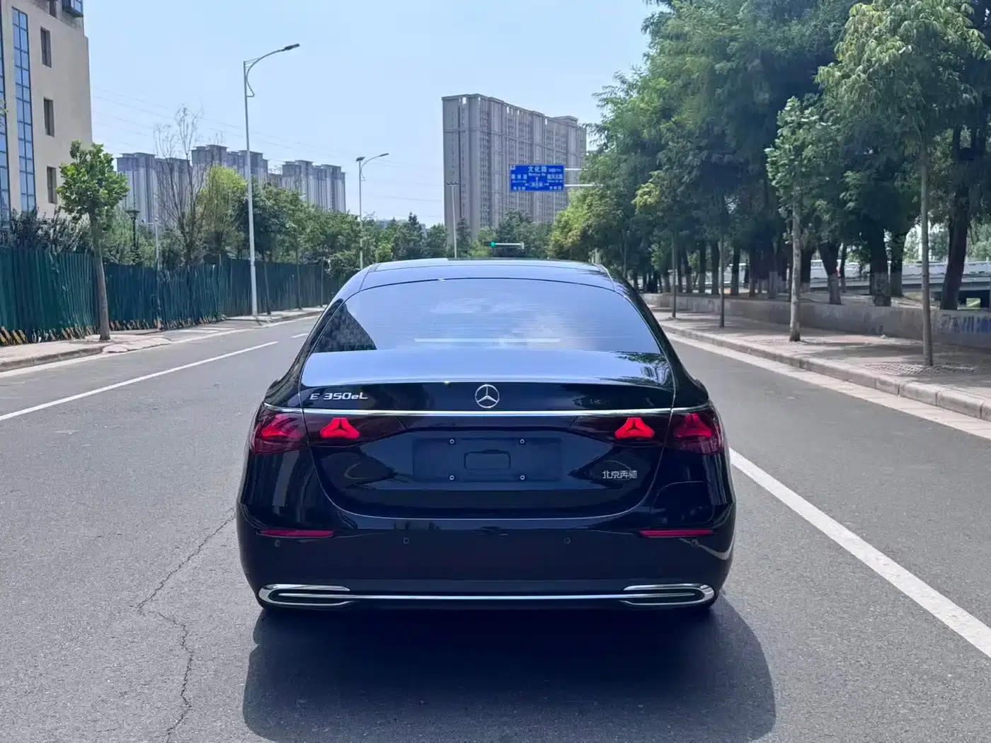 Mercedes-Benz E-Class PHEV 2024 E 350 e L Plug-in Hybrid Sedan — миниатюра 8