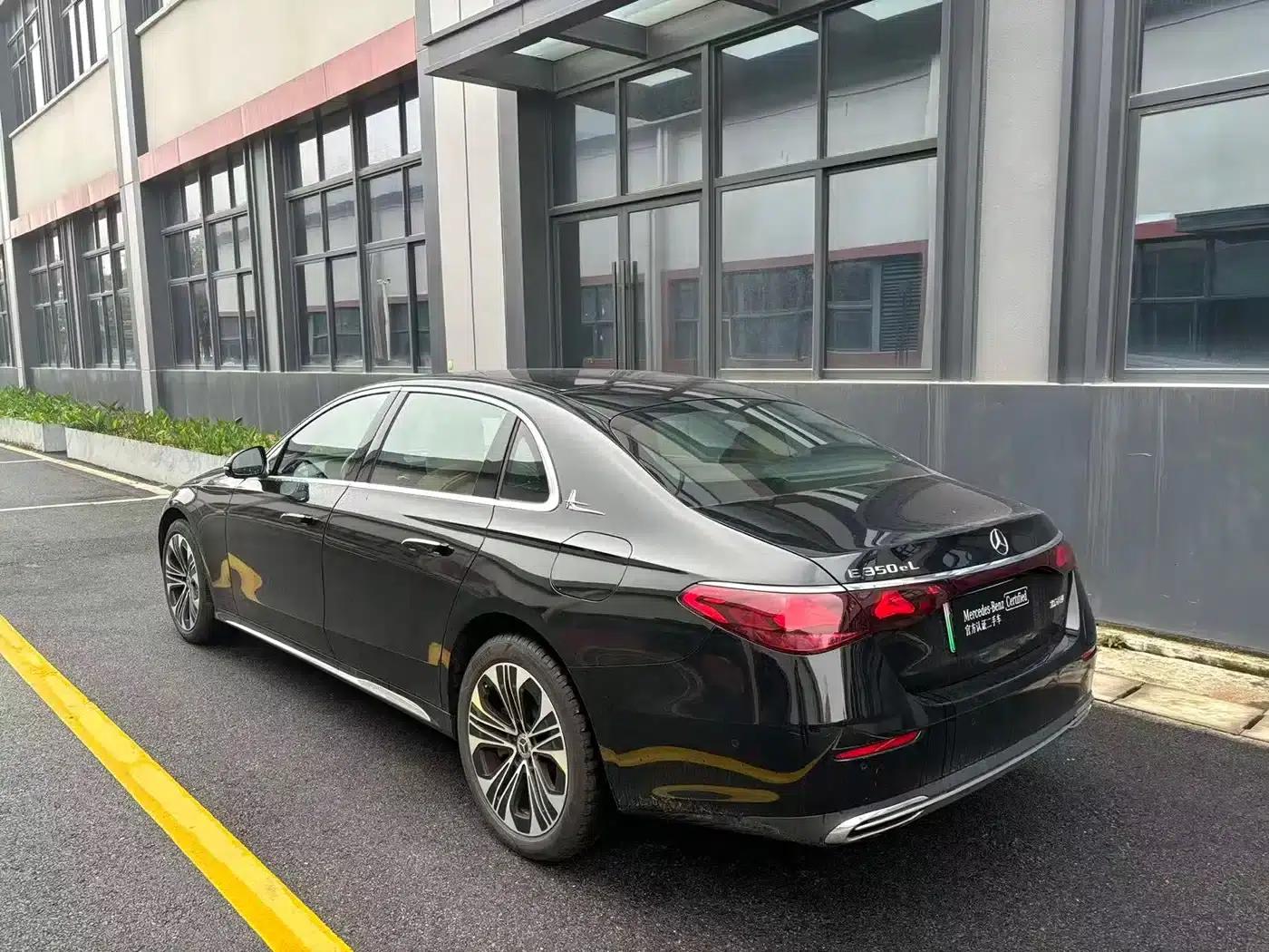 Mercedes-Benz E-Class PHEV 2024 E 350 e L Plug-in Hybrid Sedan — миниатюра 4
