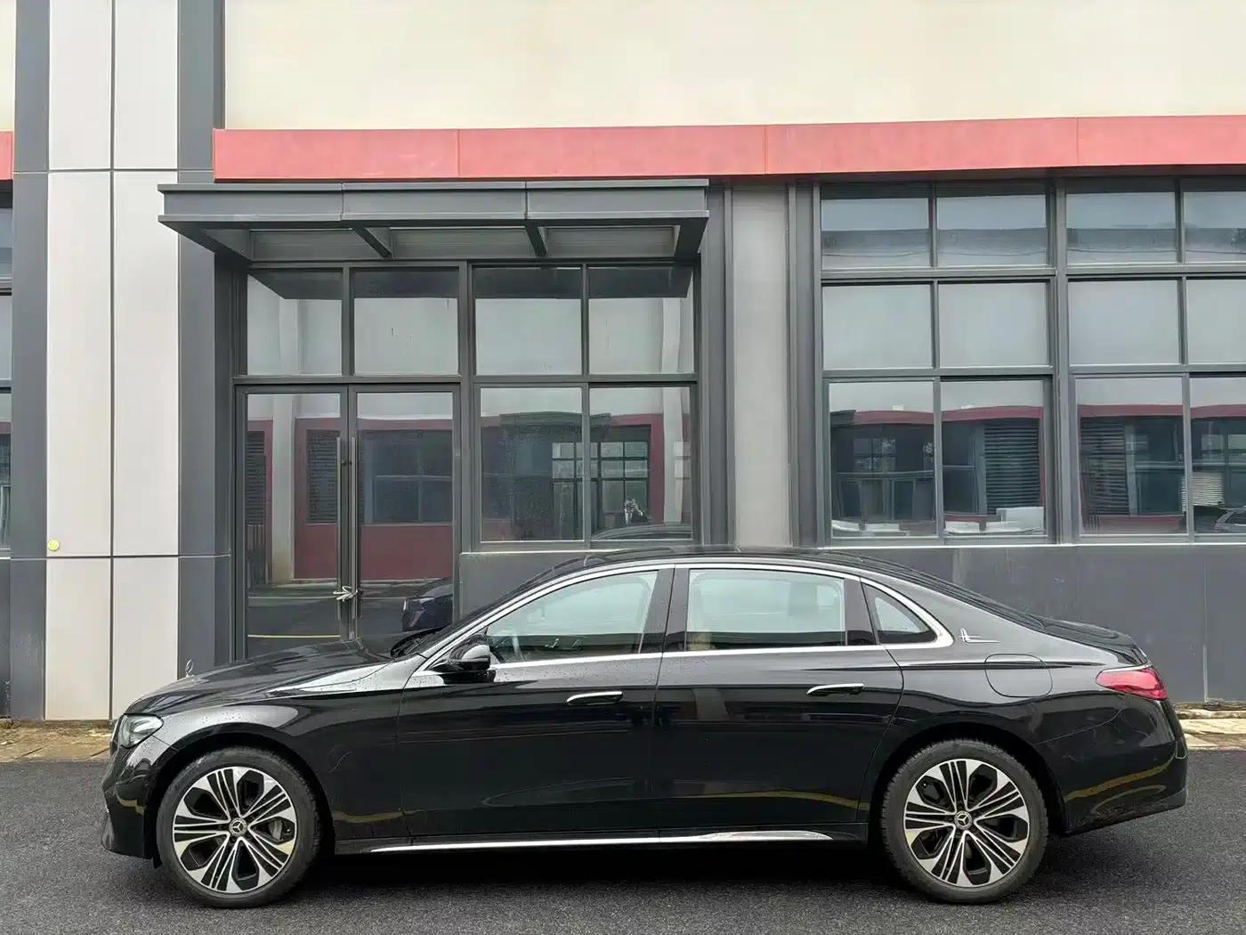 Mercedes-Benz E-Class PHEV 2024 E 350 e L Plug-in Hybrid Sedan — миниатюра 9