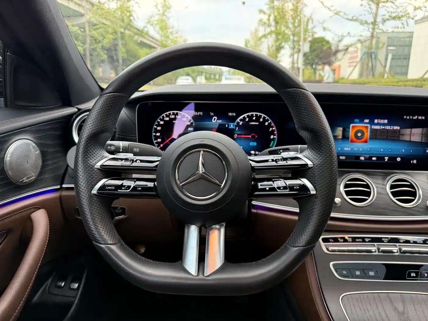 Mercedes-Benz E-Class PHEV 2022 Facelift E 350 e L Plug-in Hybrid Sedan — миниатюра 13