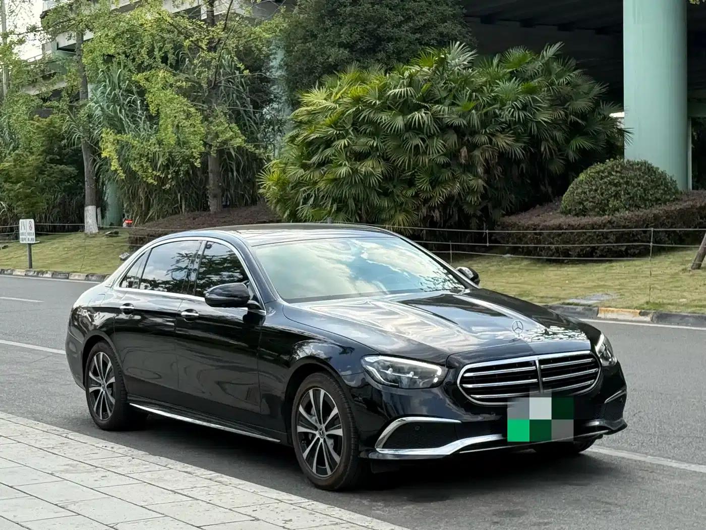 Mercedes-Benz E-Class PHEV 2022 Facelift E 350 e L Plug-in Hybrid Sedan — миниатюра 3