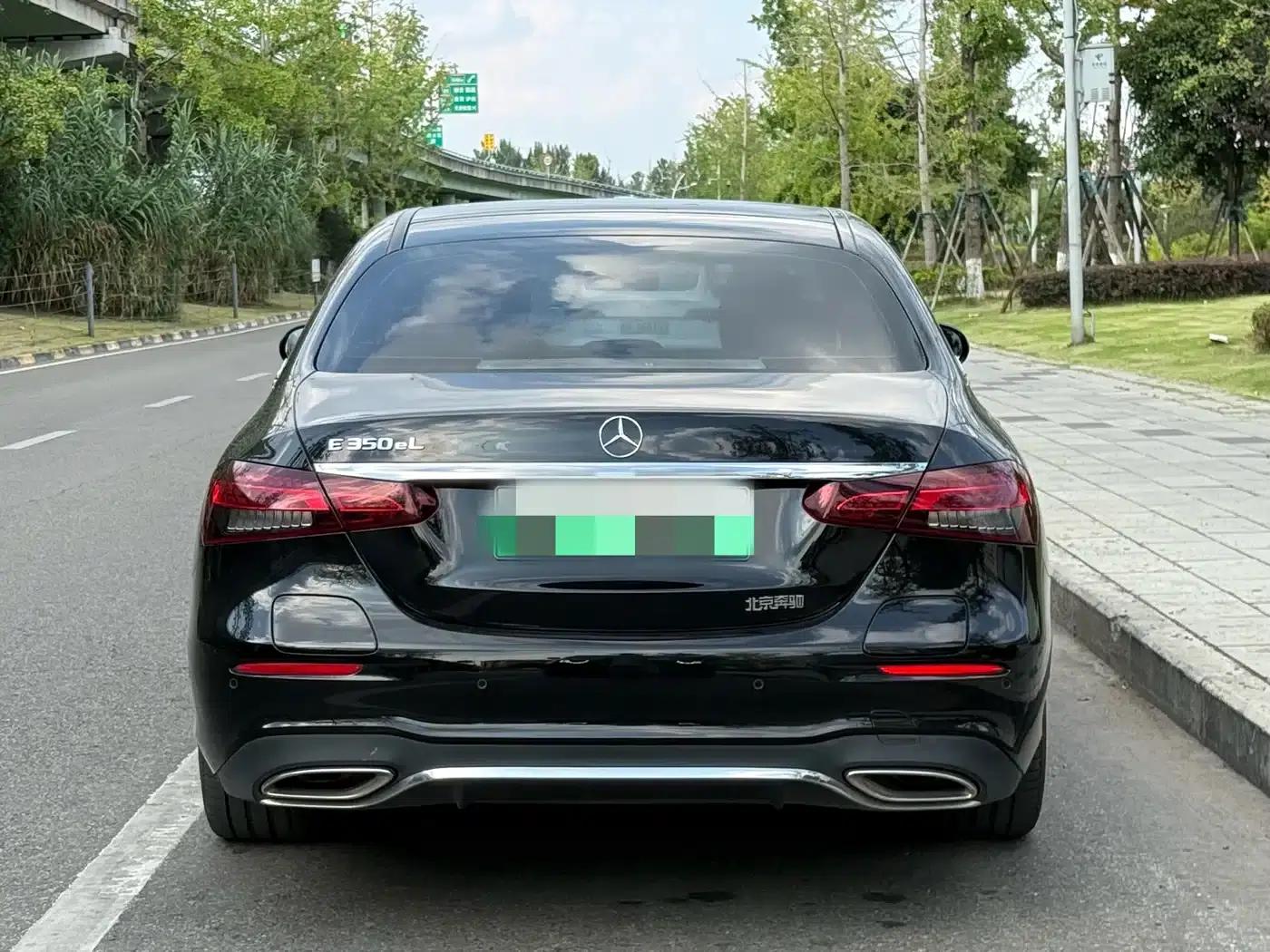 Mercedes-Benz E-Class PHEV 2022 Facelift E 350 e L Plug-in Hybrid Sedan — миниатюра 4