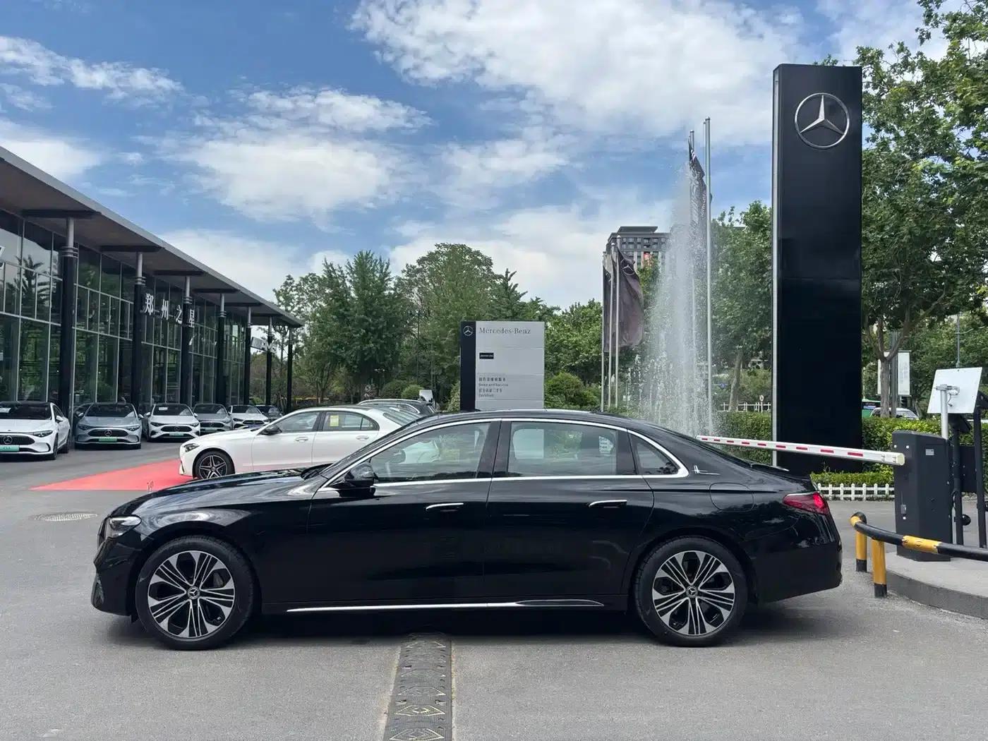 Mercedes-Benz E-Class PHEV 2024 E 350 e L Plug-in Hybrid Sedan — миниатюра 3