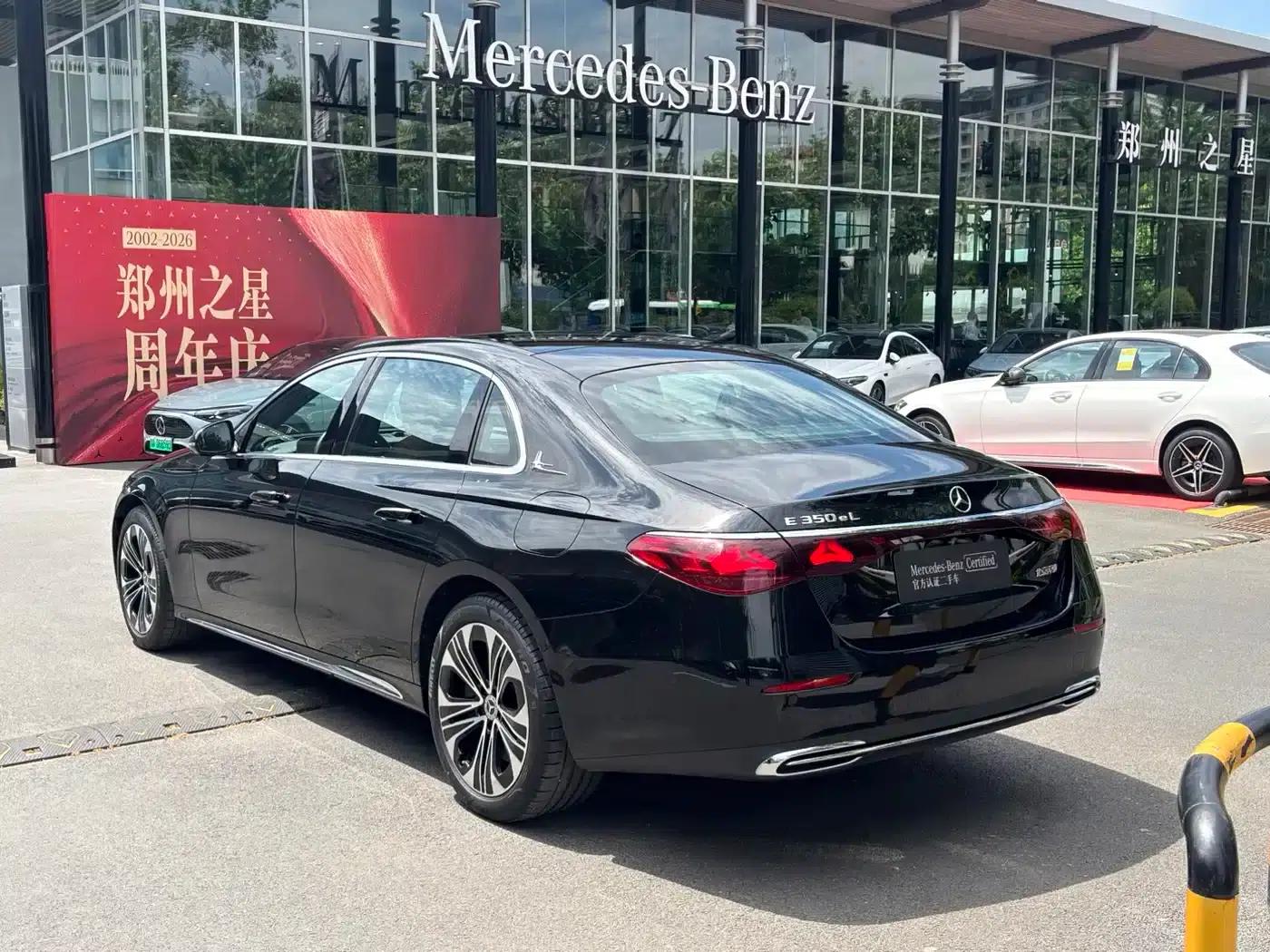 Mercedes-Benz E-Class PHEV 2024 E 350 e L Plug-in Hybrid Sedan — миниатюра 4