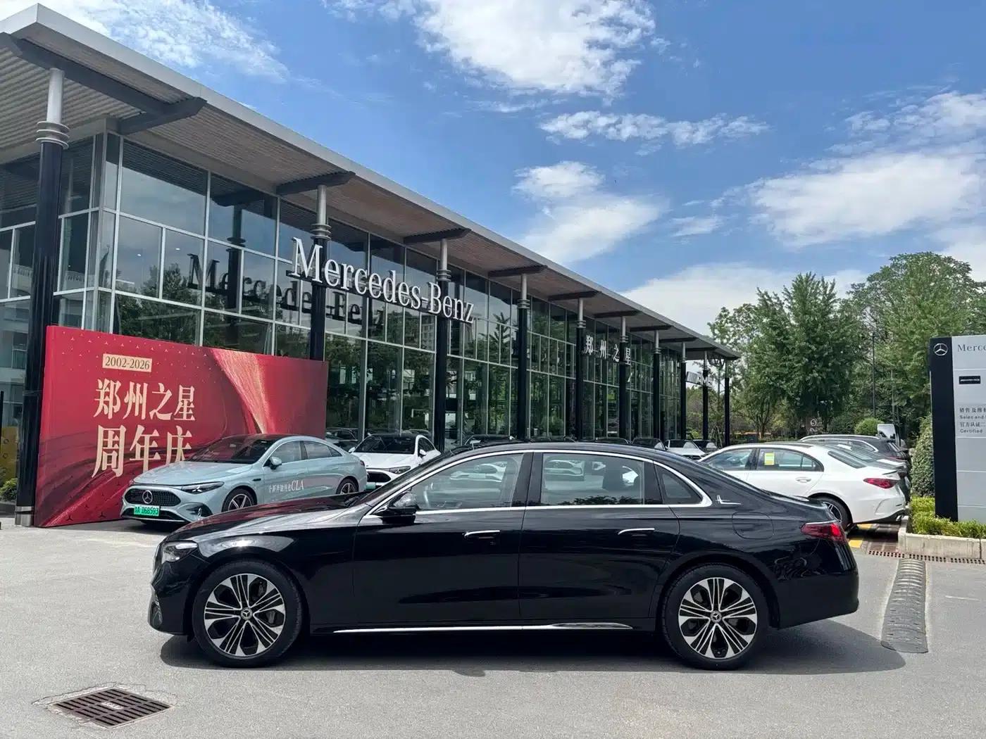 Mercedes-Benz E-Class PHEV 2024 E 350 e L Plug-in Hybrid Sedan — миниатюра 6