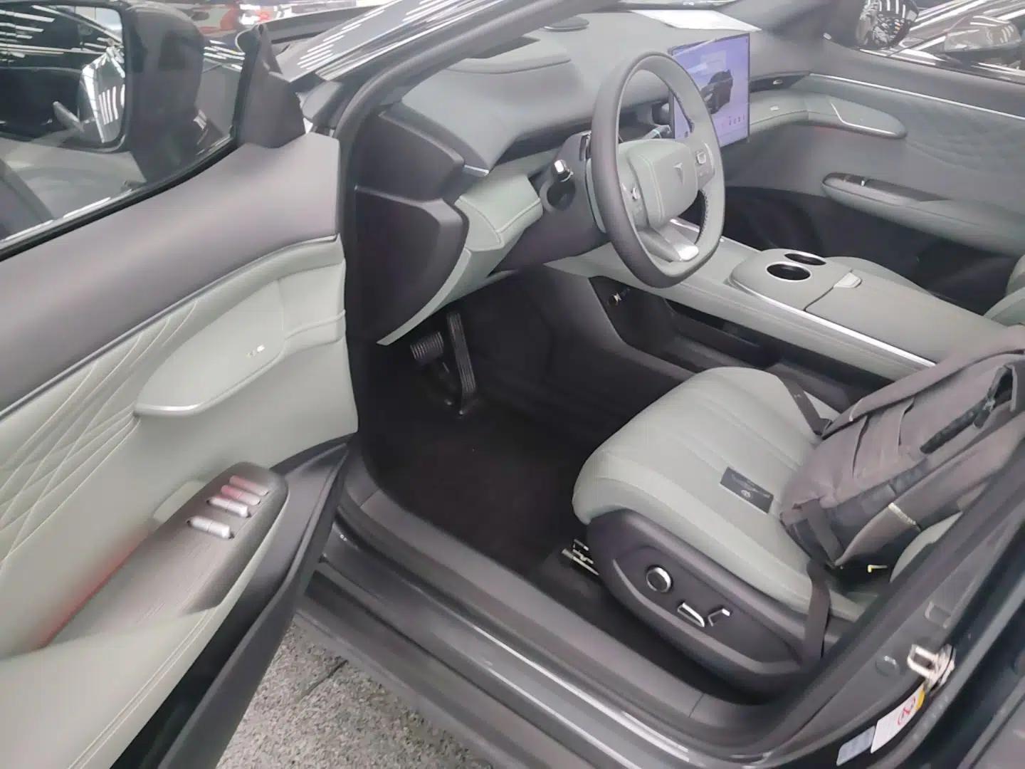 Deepal S07 2025 285Max Huawei Qiankun Intelligent Driving ADS SE Range-Extended Version — миниатюра 18