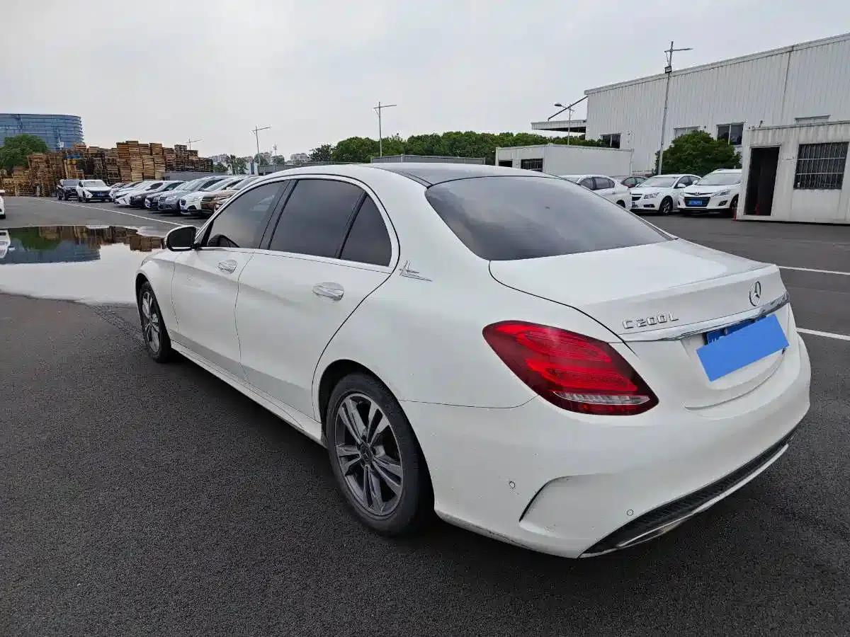 2016 Mercedes-Benz C-Class C 200 L — миниатюра 16