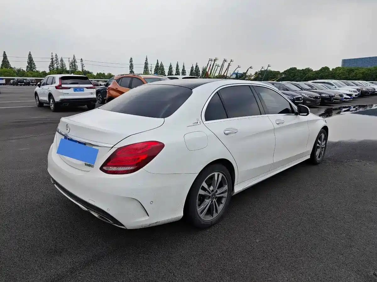 2016 Mercedes-Benz C-Class C 200 L — миниатюра 18
