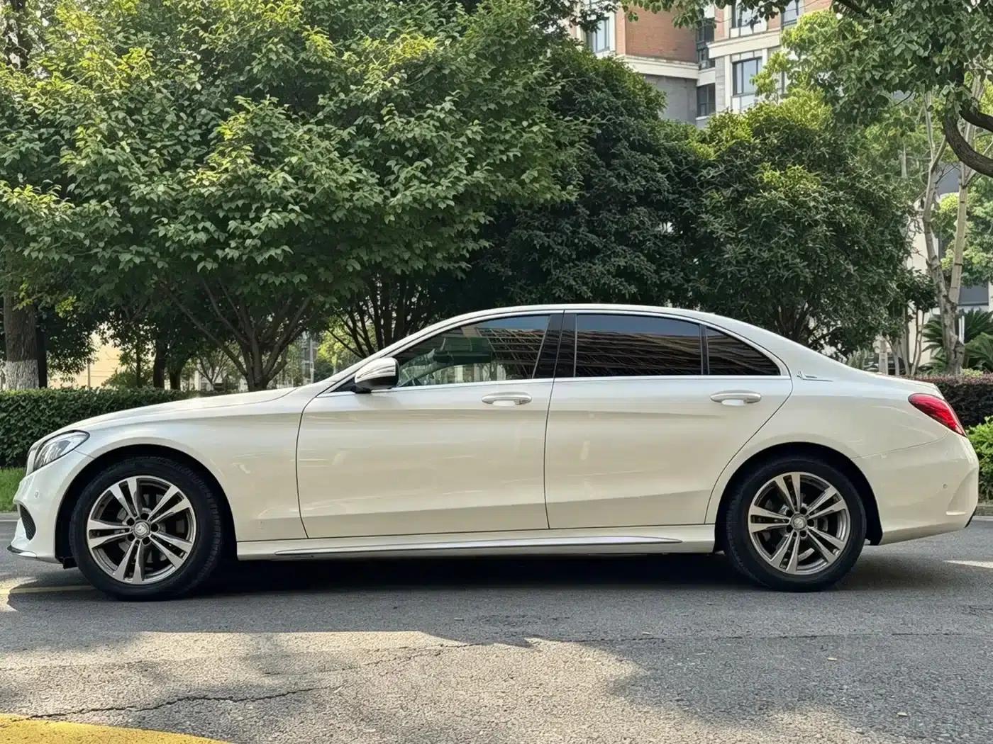 2016 Mercedes-Benz C-Class C 200 L Sport — миниатюра 11