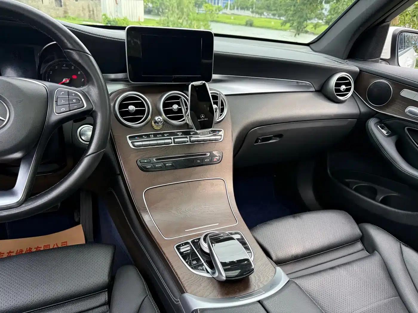 2017 Mercedes-Benz GLC 300 4MATIC Dynamic — миниатюра 11