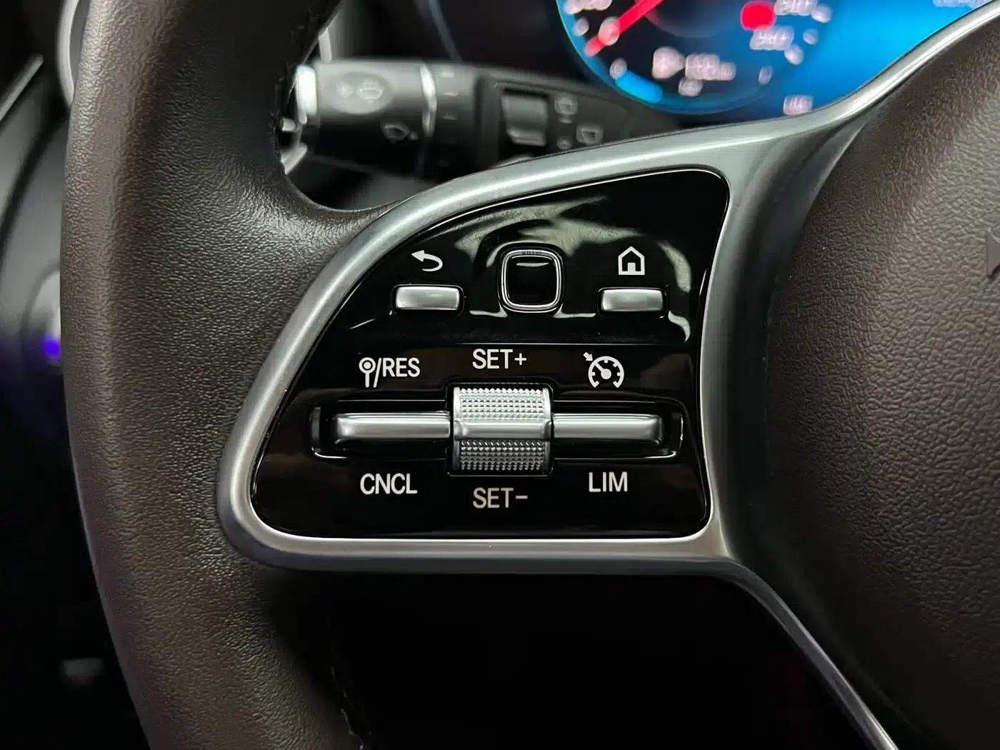 2020 Mercedes-Benz GLC 300 L 4MATIC Dynamic — миниатюра 20