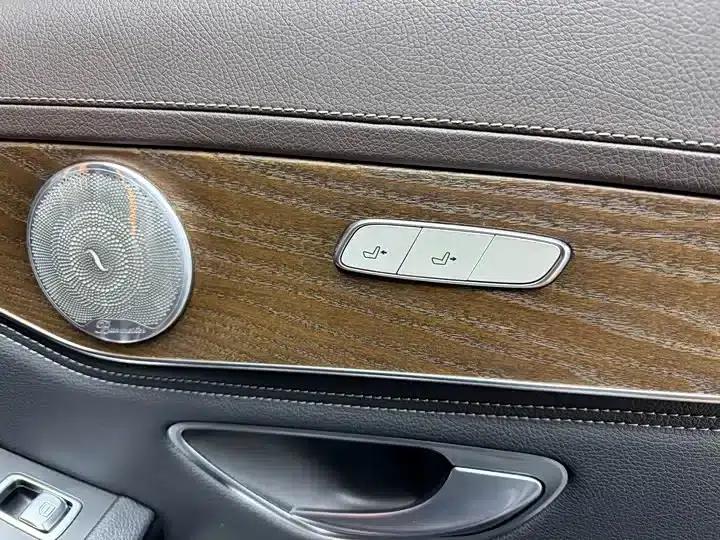 2020 Mercedes-Benz GLC 260 L 4MATIC Luxury — миниатюра 13