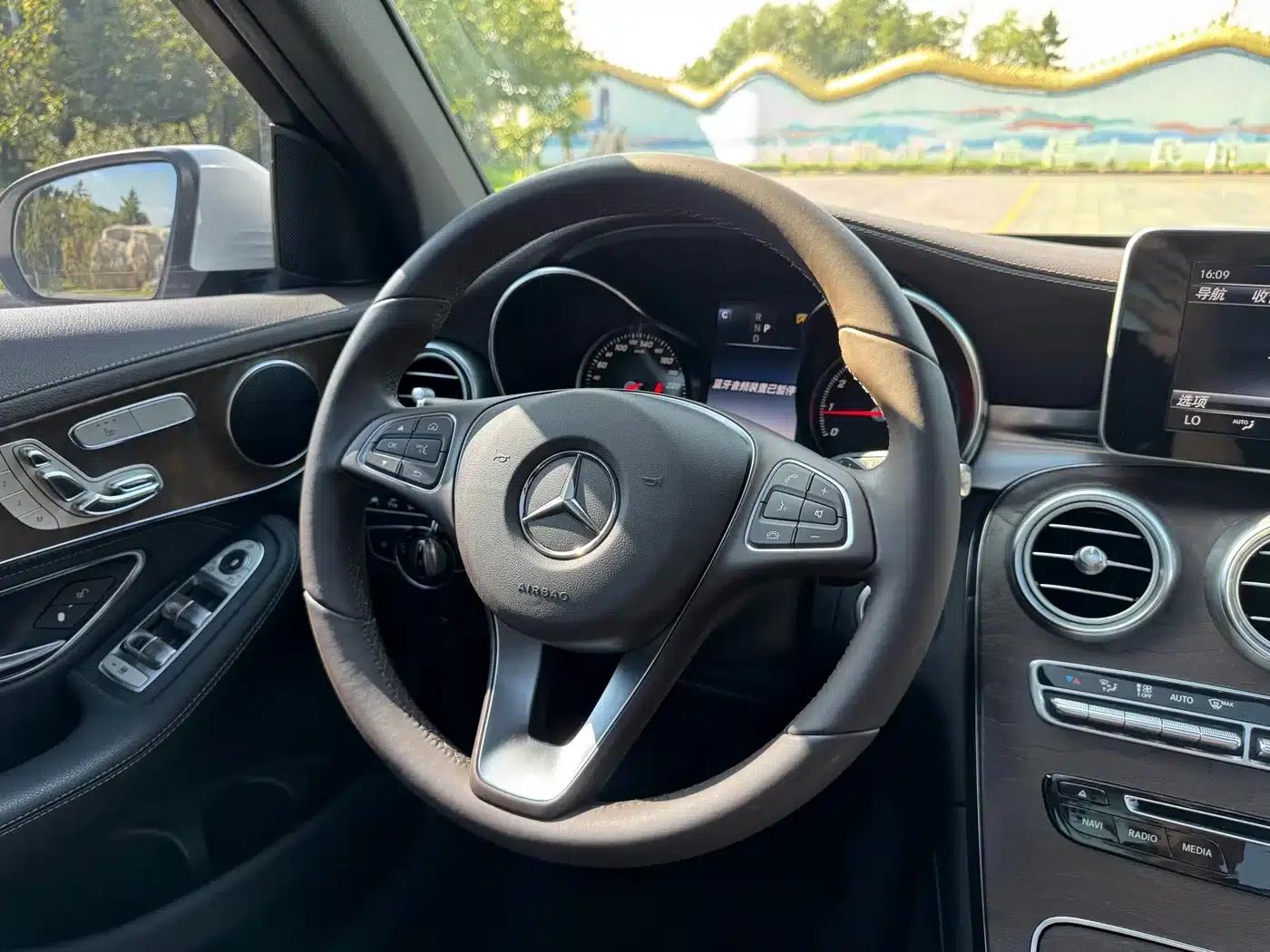 2016 Mercedes-Benz GLC 300 4MATIC Dynamic — миниатюра 18
