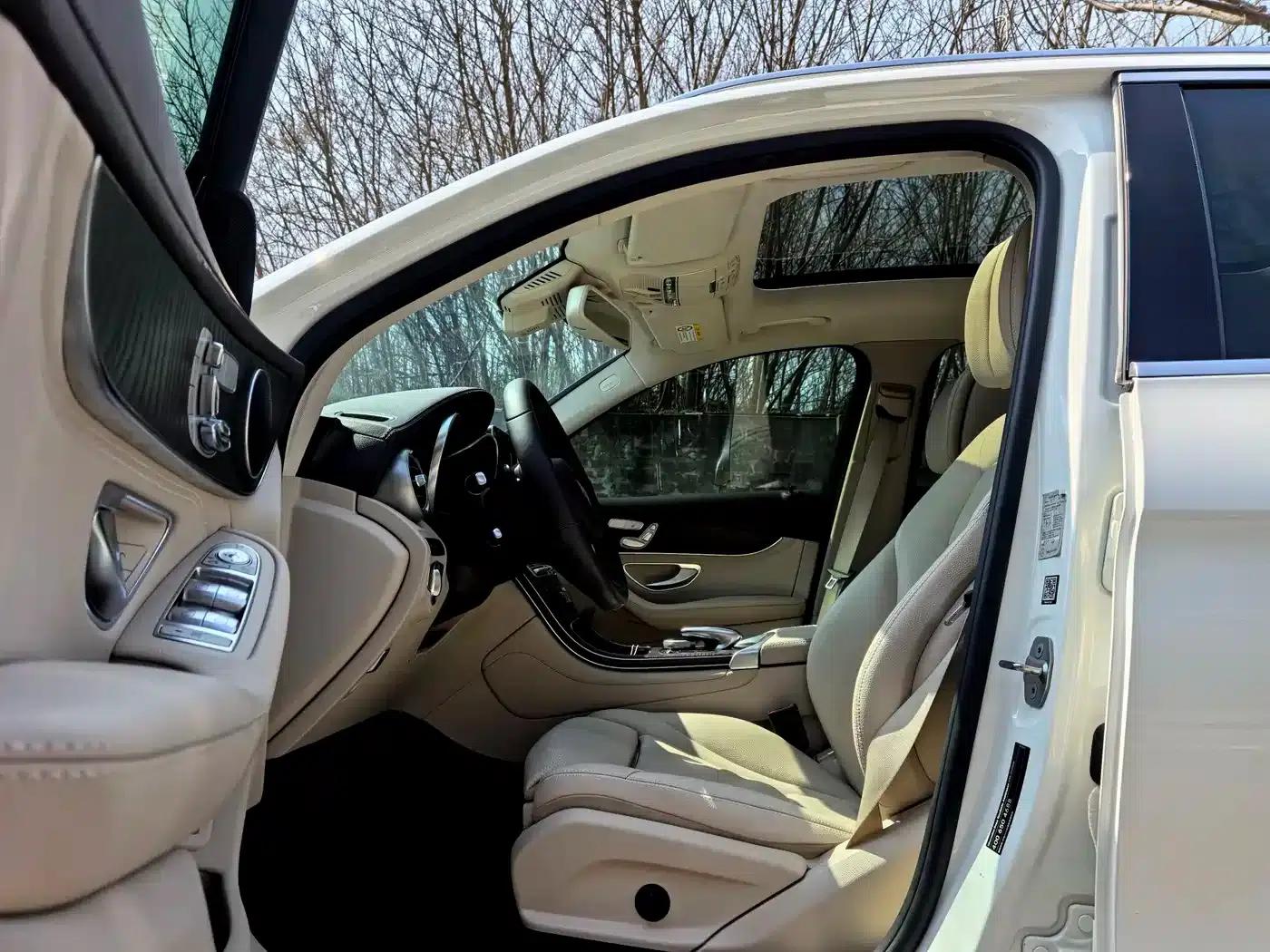 2017 Mercedes-Benz GLC 300 4MATIC Dynamic — миниатюра 3