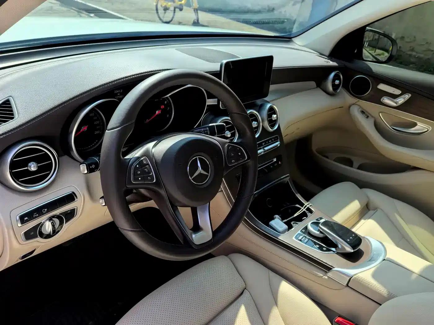2017 Mercedes-Benz GLC 300 4MATIC Dynamic — миниатюра 4