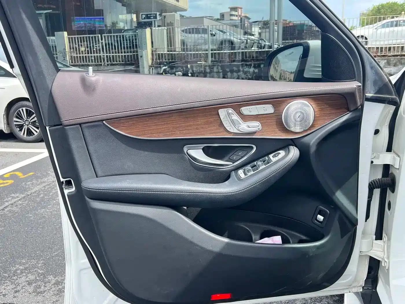 2021 Mercedes-Benz GLC 300 L 4MATIC Dynamic — миниатюра 10