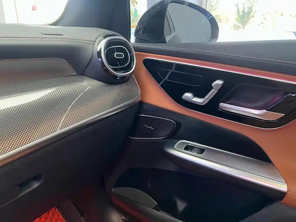 2024 Mercedes-Benz GLC 260 L 4MATIC Dynamic 5-seater — миниатюра 8