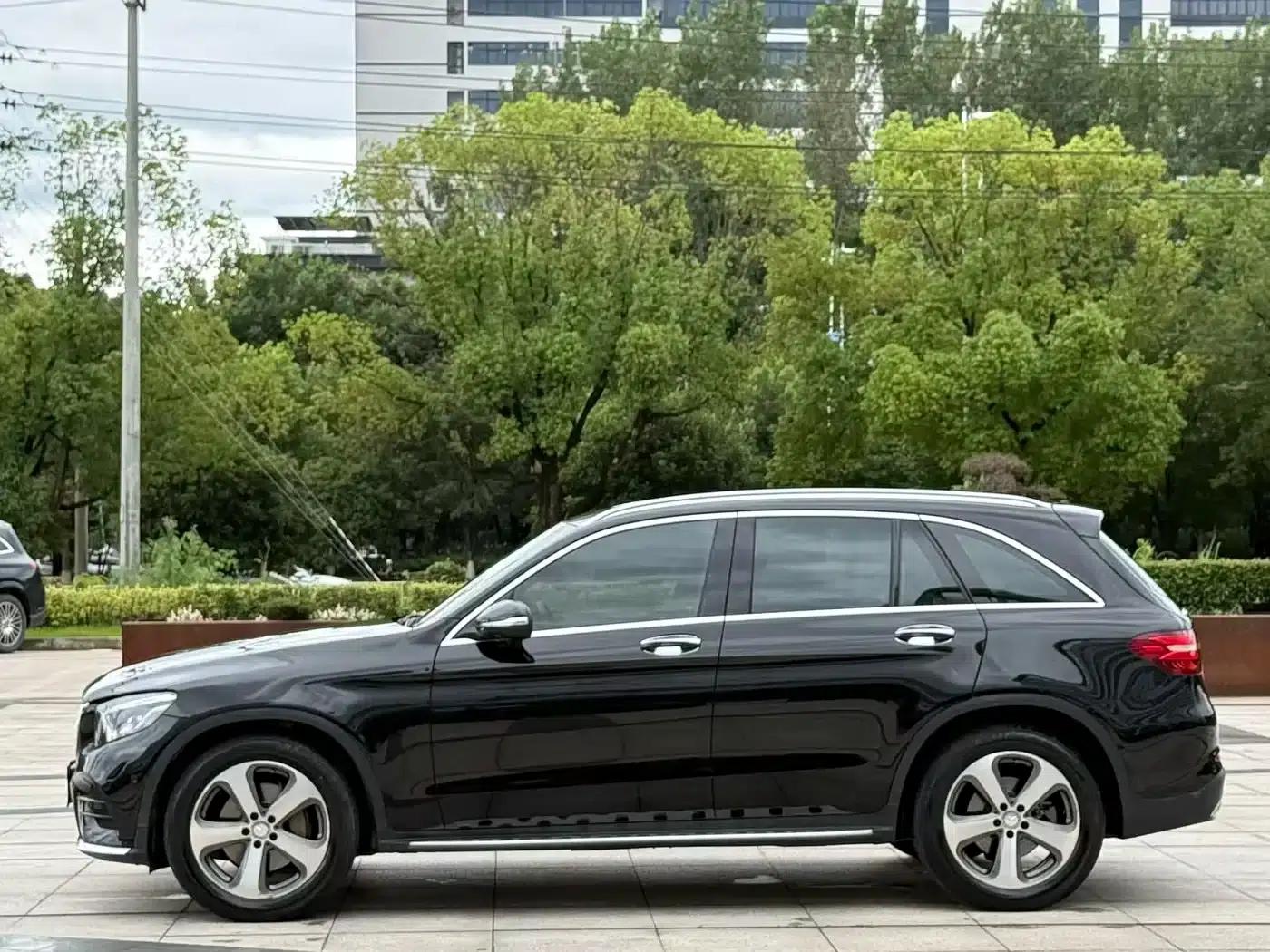 2017 Mercedes-Benz GLC 260 4MATIC Luxury — миниатюра 3