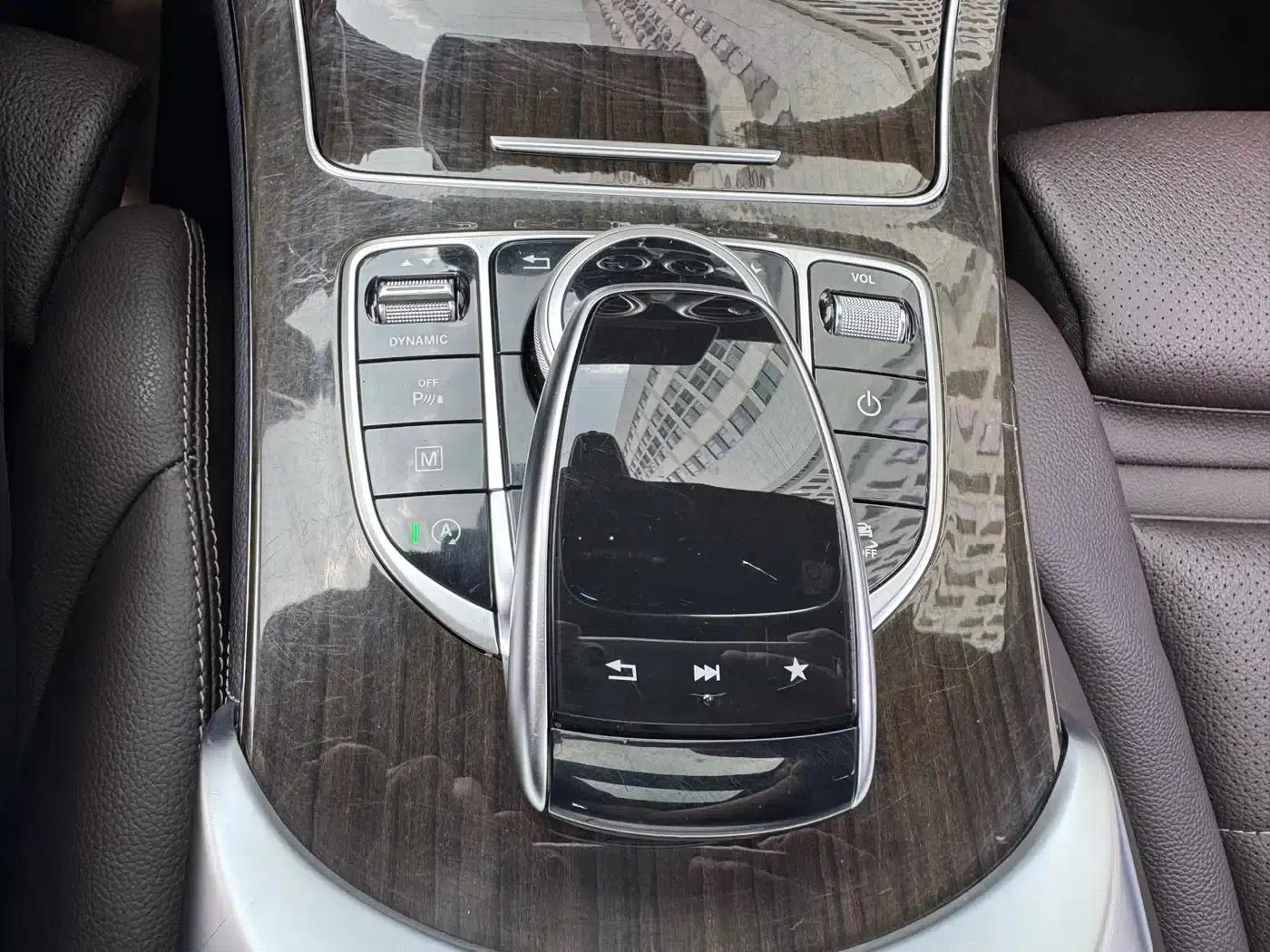 2019 Mercedes-Benz GLC 260 4MATIC Dynamic — миниатюра 32