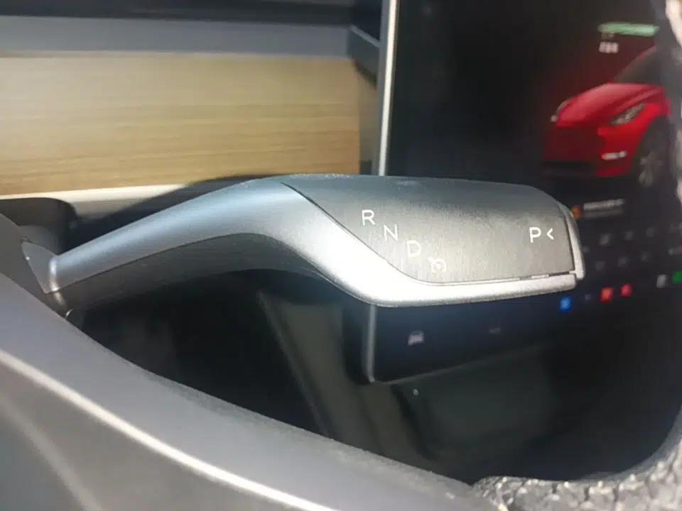 Tesla Model Y 2022 Rear-Wheel-Drive Version — миниатюра 16
