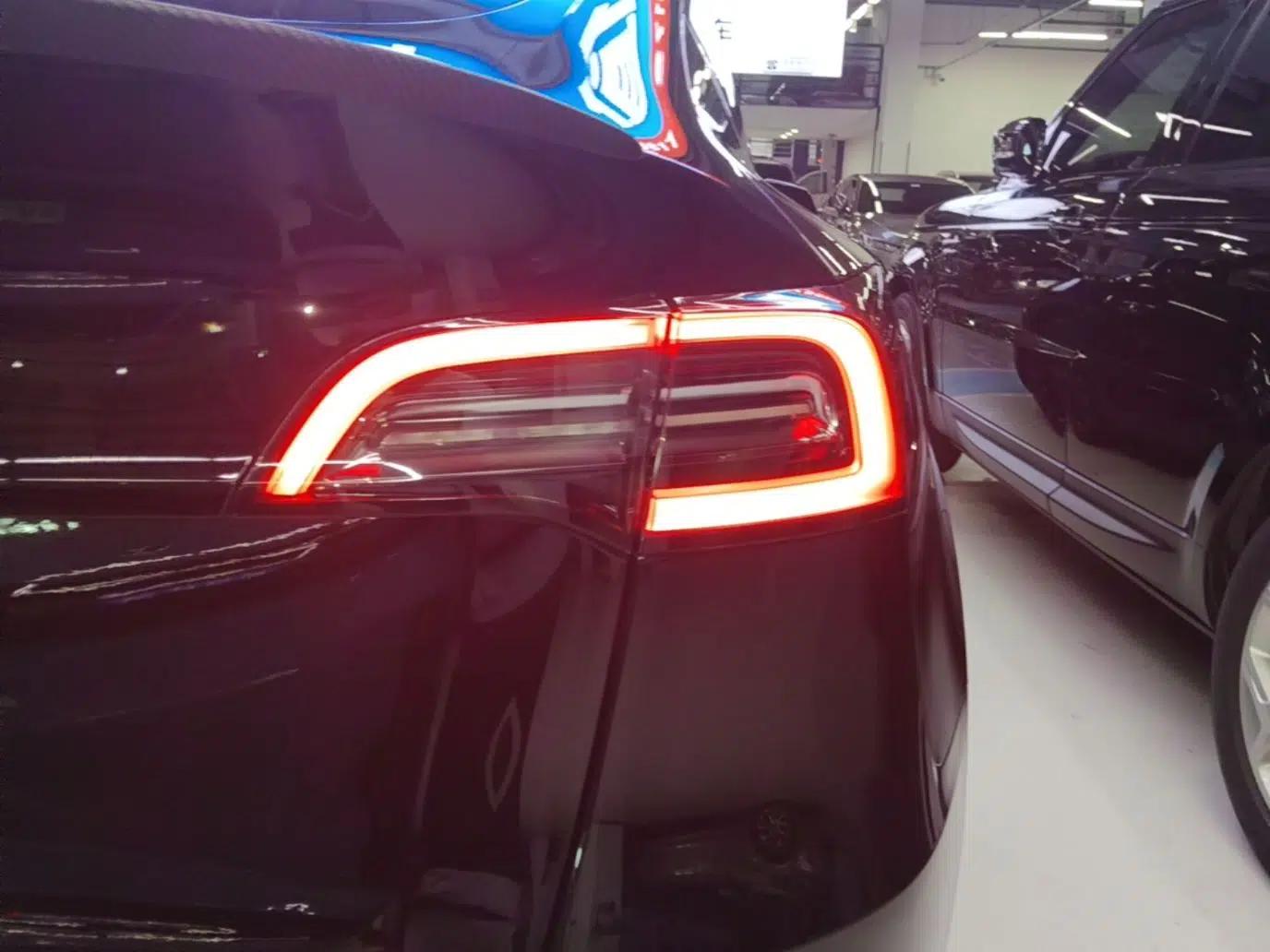 Tesla Model Y 2021 Long-Range All-Wheel-Drive Version 3D7 — миниатюра 14