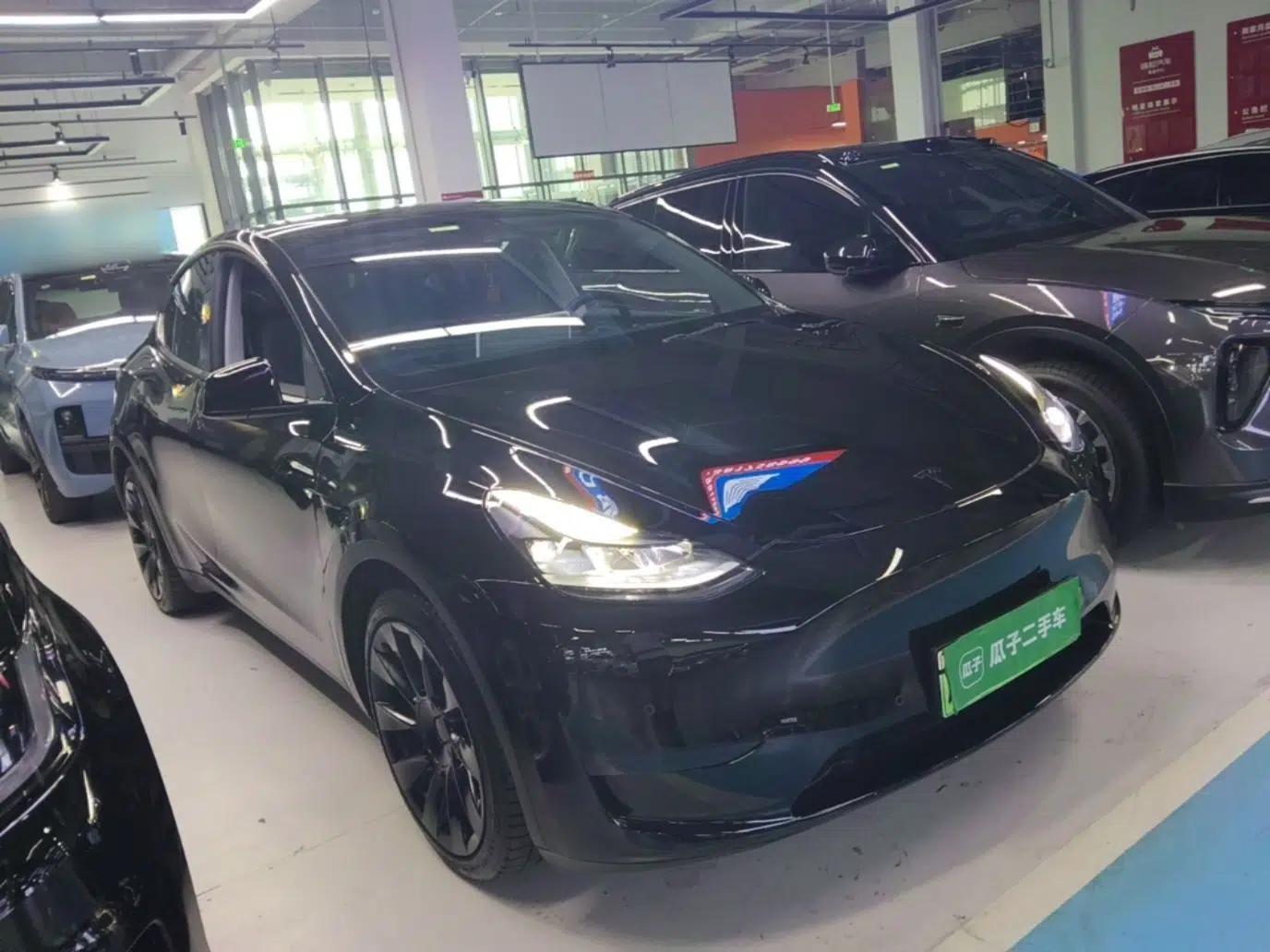 Tesla Model Y 2021 Long-Range All-Wheel-Drive Version 3D7 — миниатюра 3