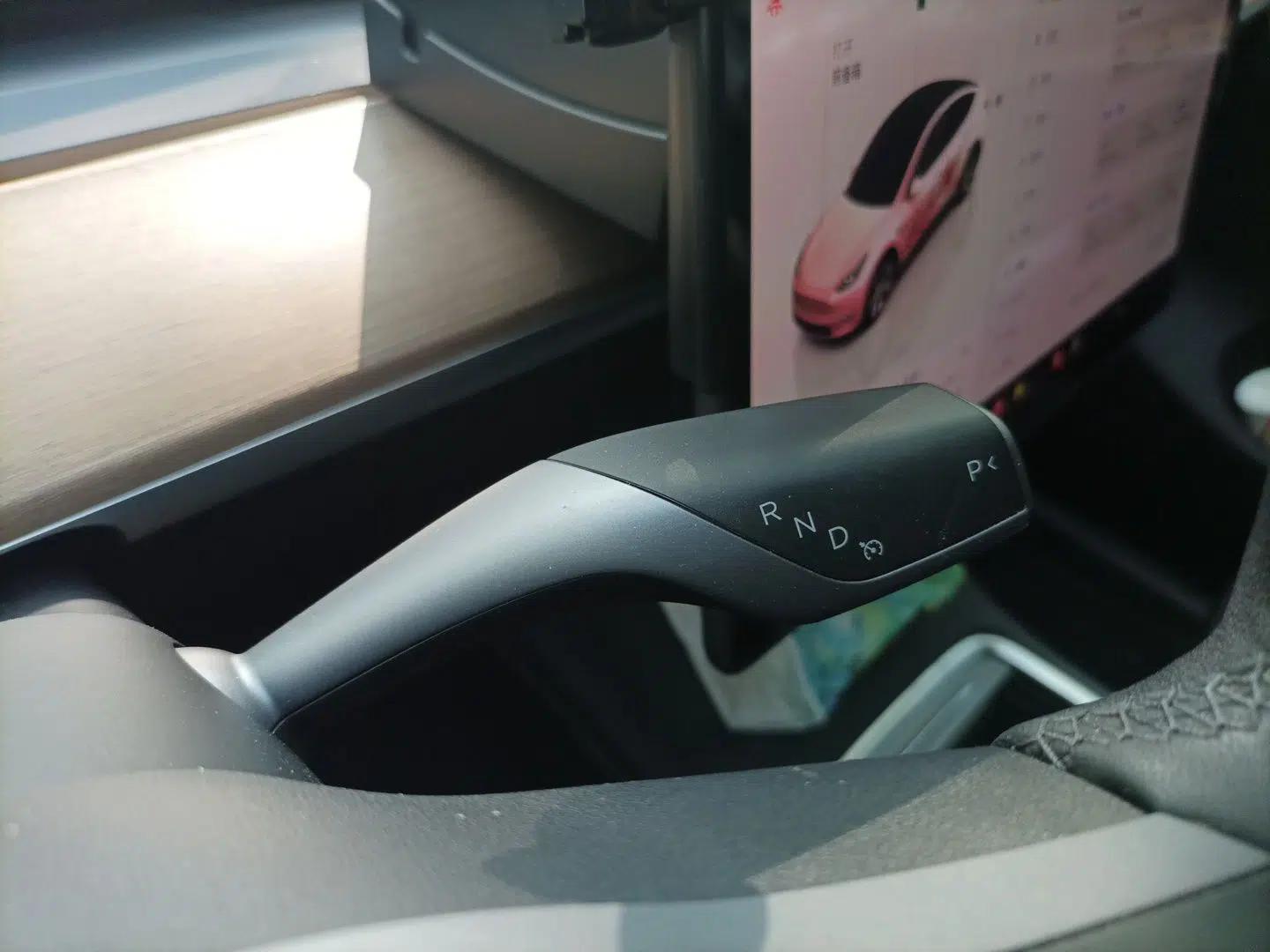Tesla Model Y 2022 Rear-Wheel-Drive Version — миниатюра 14