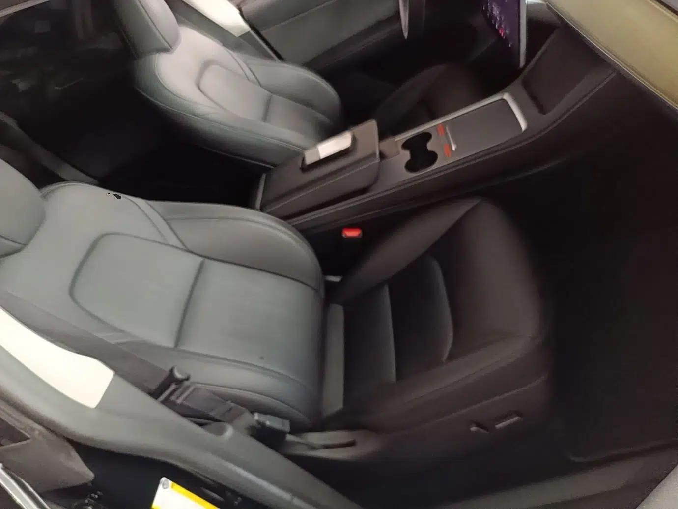 Tesla Model Y 2022 Revised Version Rear-Wheel Drive — миниатюра 24