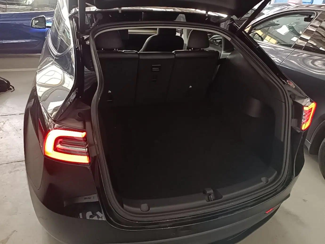 Tesla Model Y 2022 Revised Version Rear-Wheel Drive — миниатюра 27