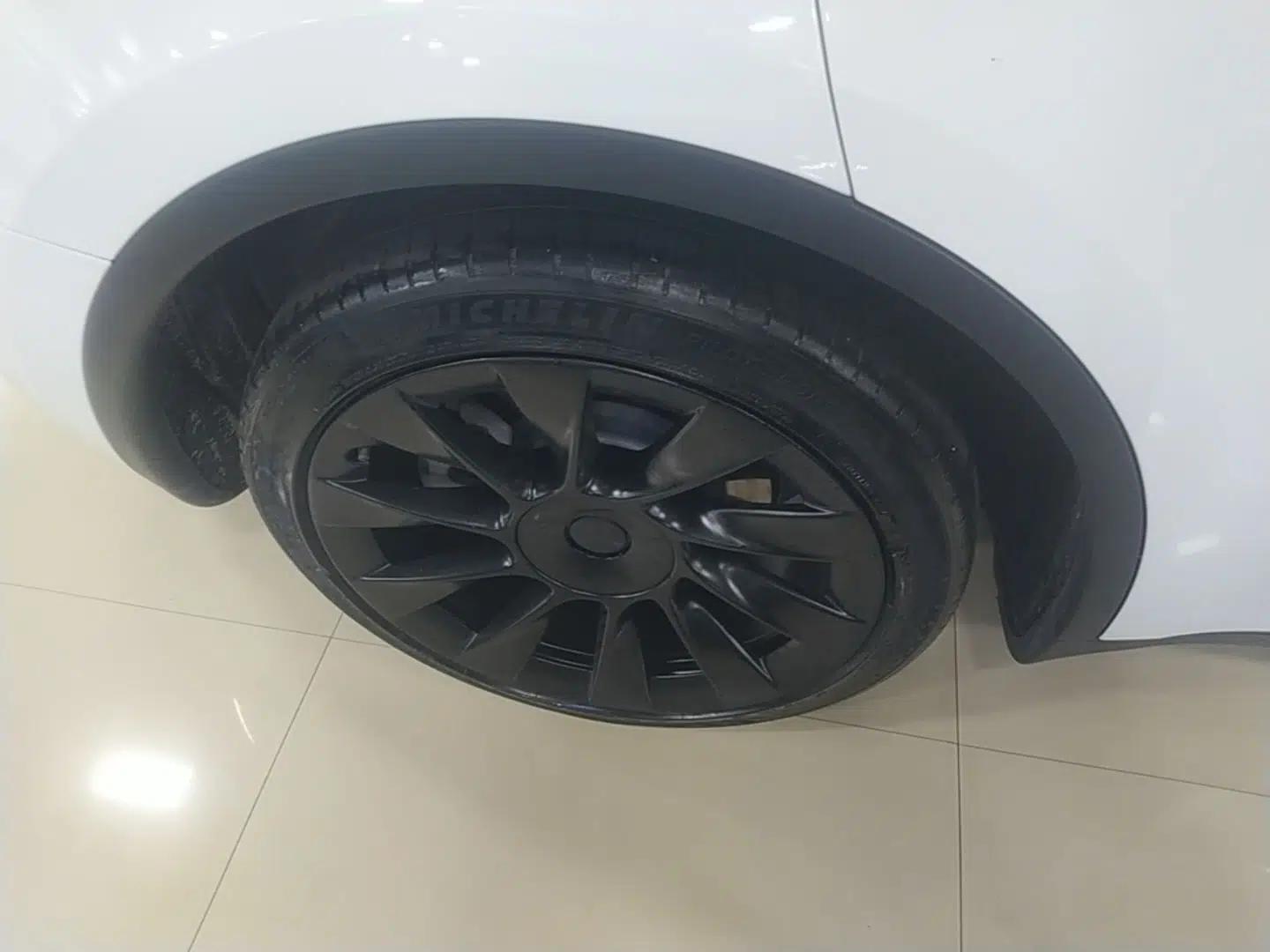 Tesla Model Y 2021 Long-Range All-Wheel-Drive Version — миниатюра 11