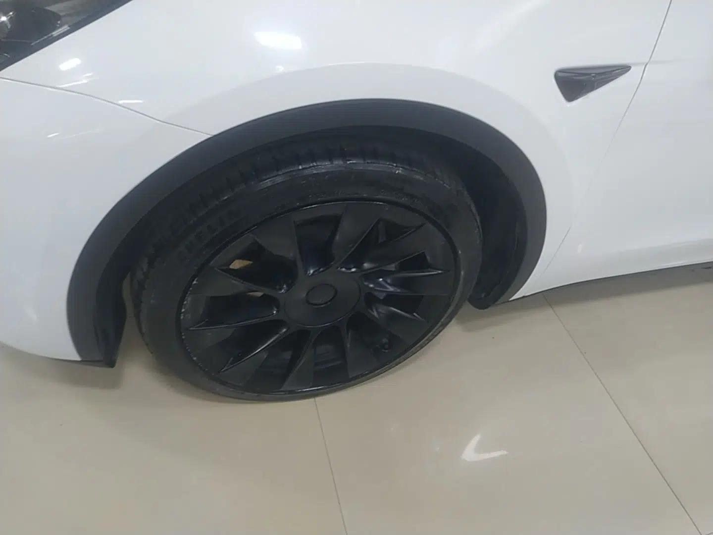 Tesla Model Y 2021 Long-Range All-Wheel-Drive Version — миниатюра 10