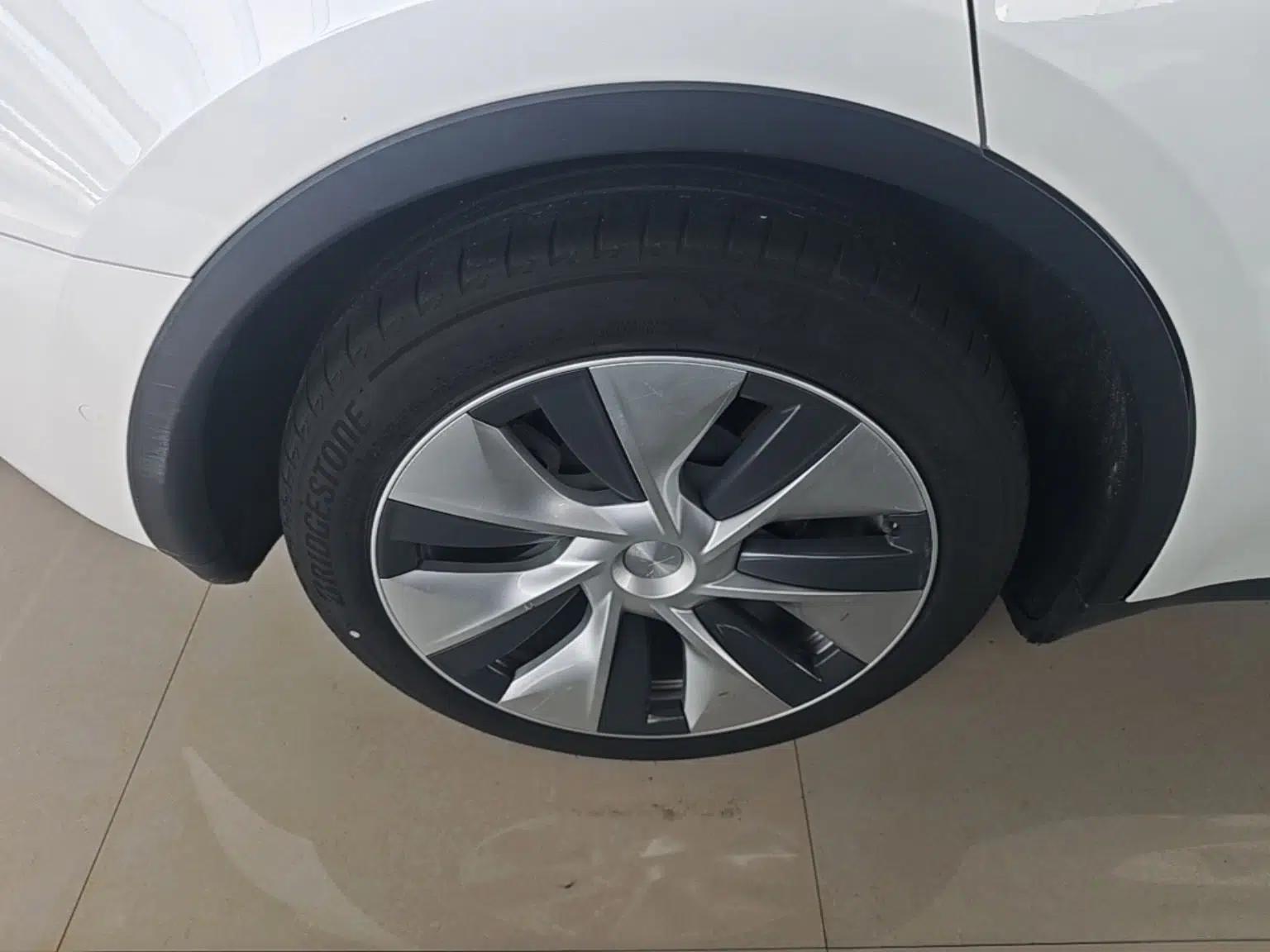 Tesla Model Y 2021 Standard Range Rear-Wheel Drive Version — миниатюра 11