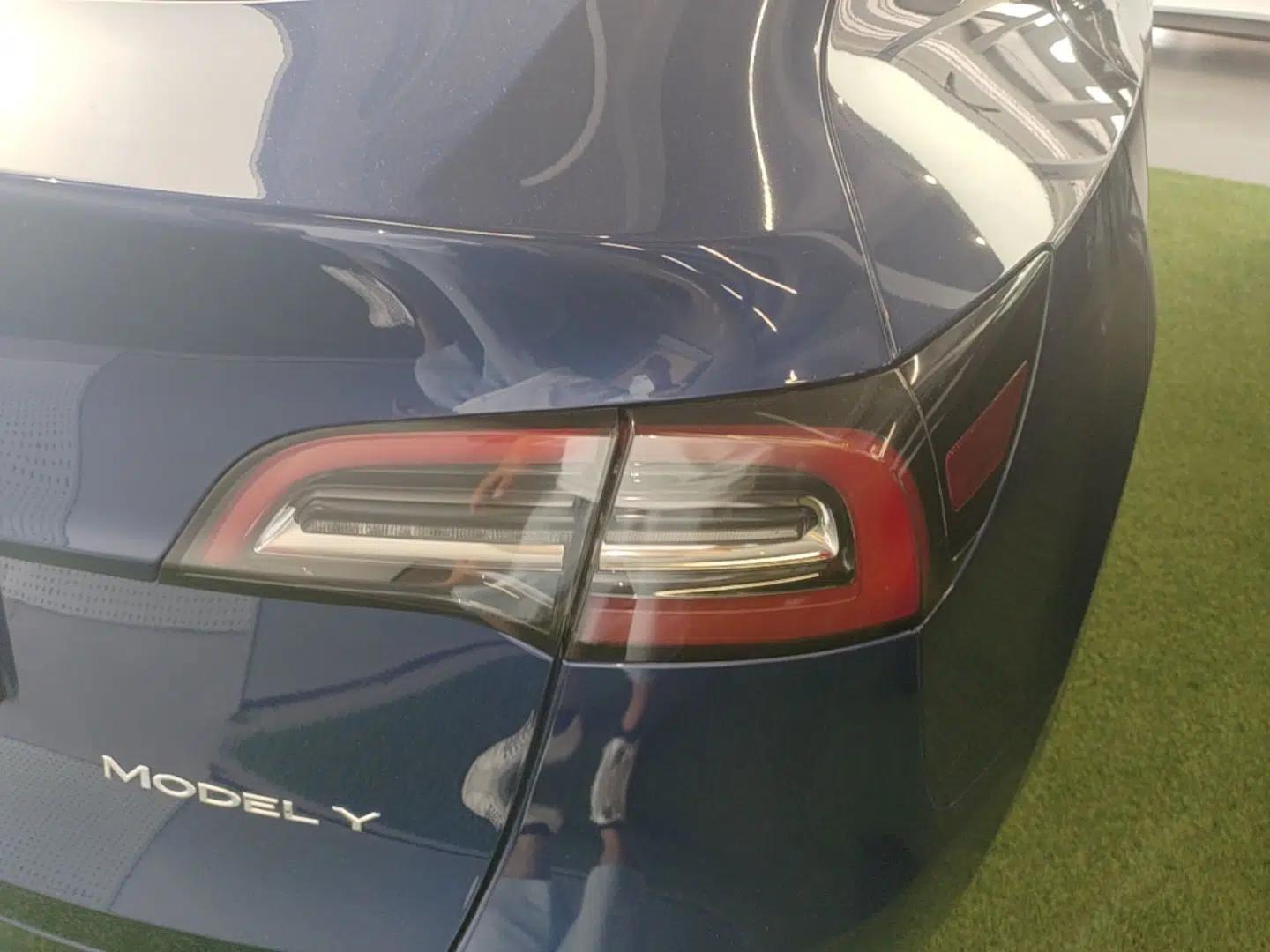 Tesla Model Y 2021 Standard Range Rear-Wheel Drive Version — миниатюра 9