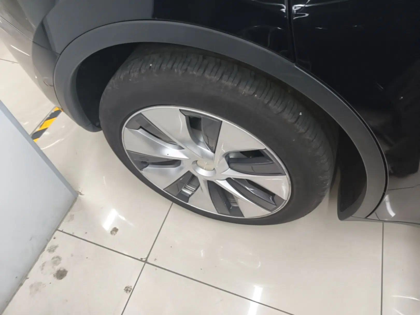 Tesla Model Y 2021 Long-Range All-Wheel-Drive Version — миниатюра 11