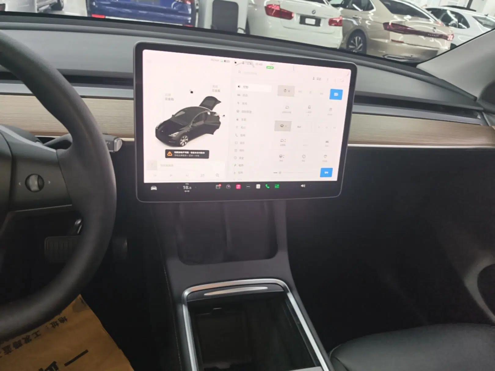 Tesla Model Y 2021 Long-Range All-Wheel-Drive Version — миниатюра 15