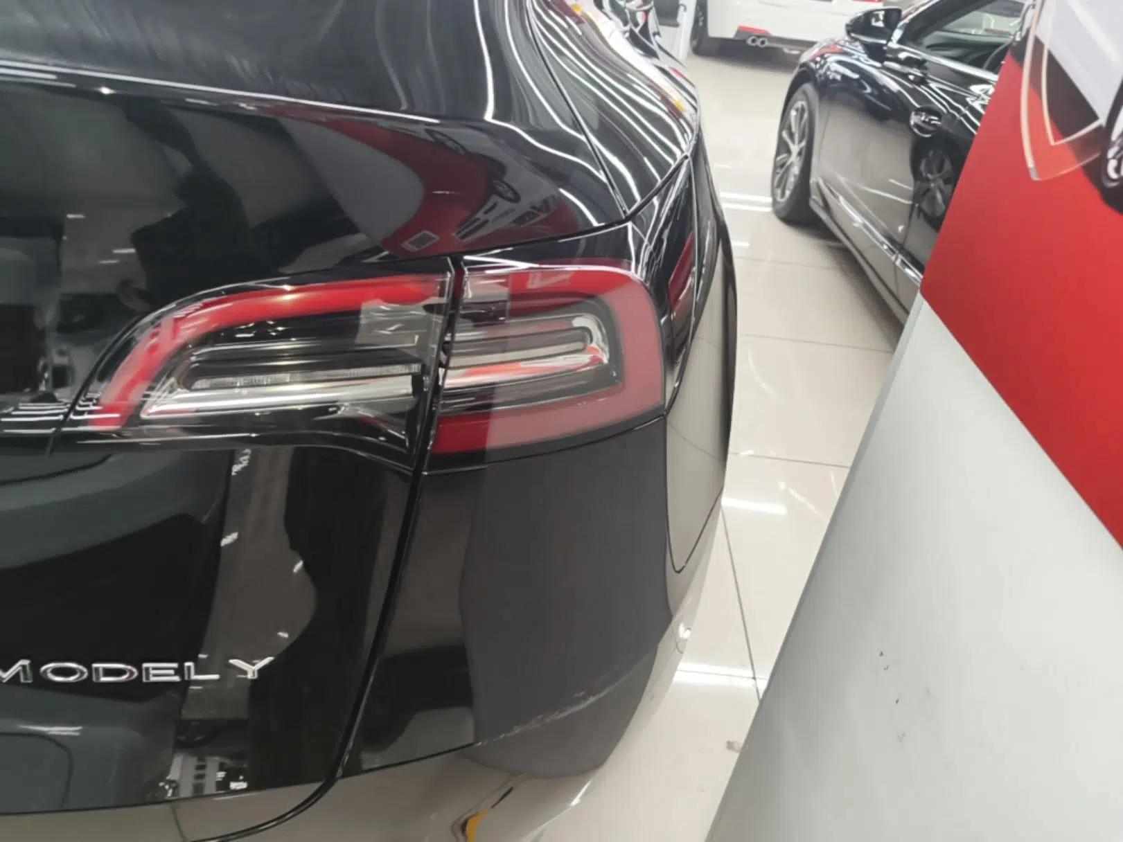 Tesla Model Y 2021 Long-Range All-Wheel-Drive Version — миниатюра 9