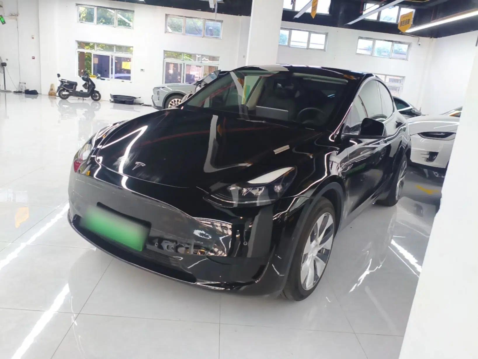 Tesla Model Y 2022 Rear-Wheel-Drive Version — миниатюра 1
