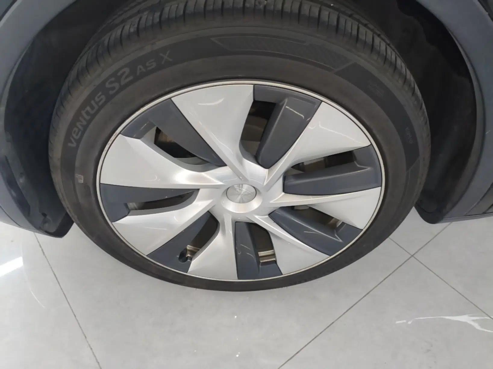 Tesla Model Y 2022 Rear-Wheel-Drive Version — миниатюра 10