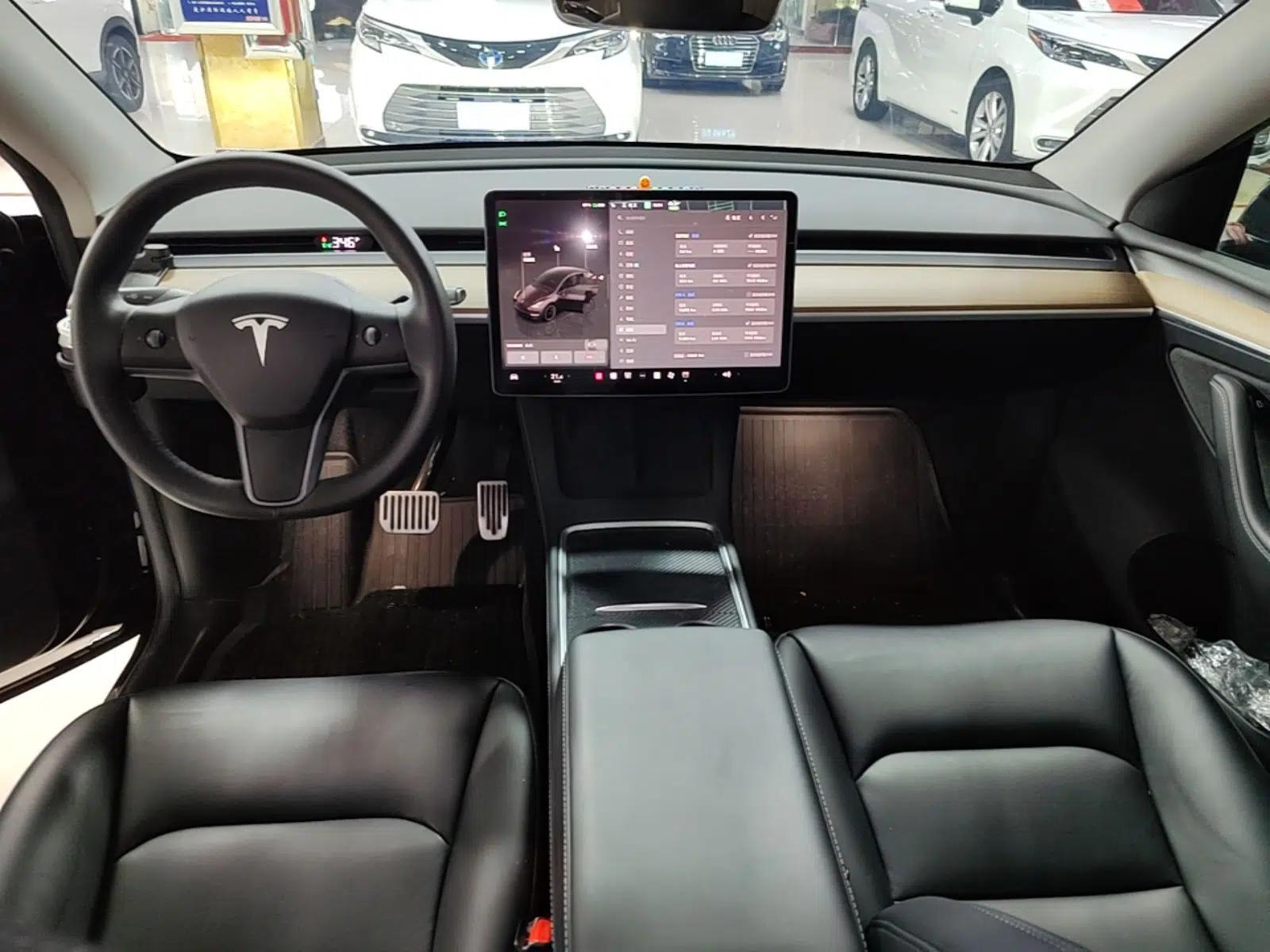 Tesla Model Y 2022 Rear-Wheel-Drive Version — миниатюра 12